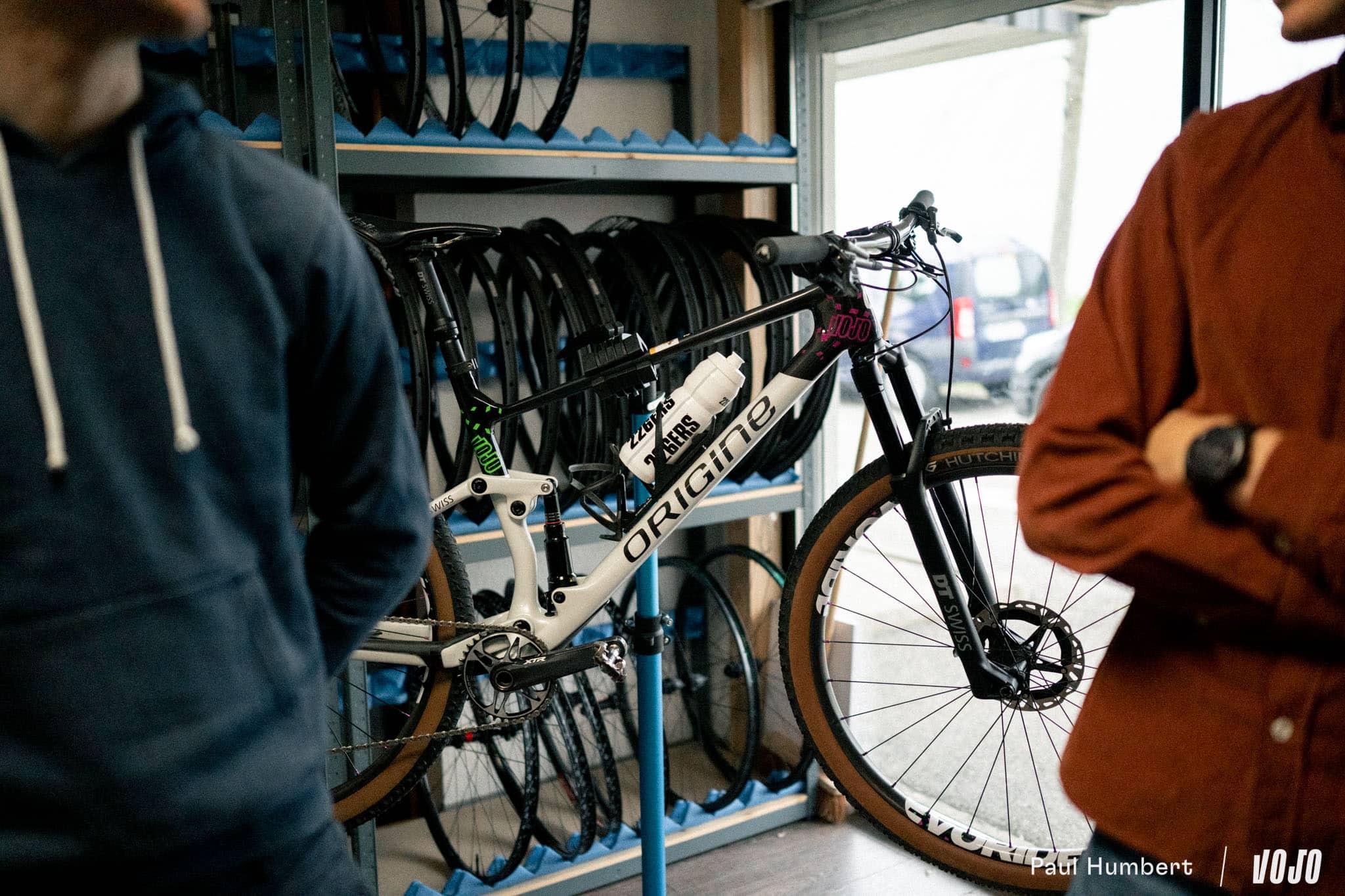 https://www.vojomag.nl/app/uploads/2024/04/lunch ride podcast origine vojo connection remi groslambert basile allard 2024 vojo paul humbert 4.jpg