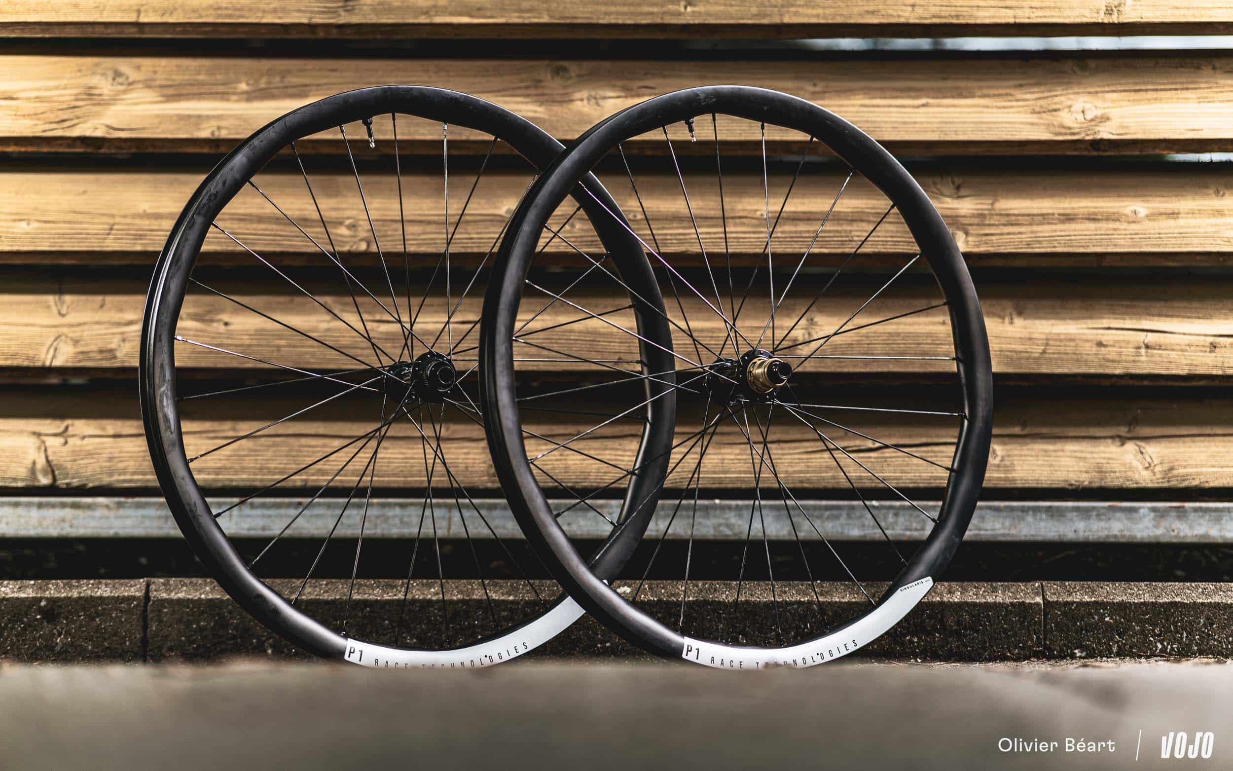 https://www.vojomag.nl/app/uploads/2024/05/P1 Singularis roues vtt pidcock ferrand prevot pinarello - Copyright Olivier Beart Vojo Magazine 18.jpg