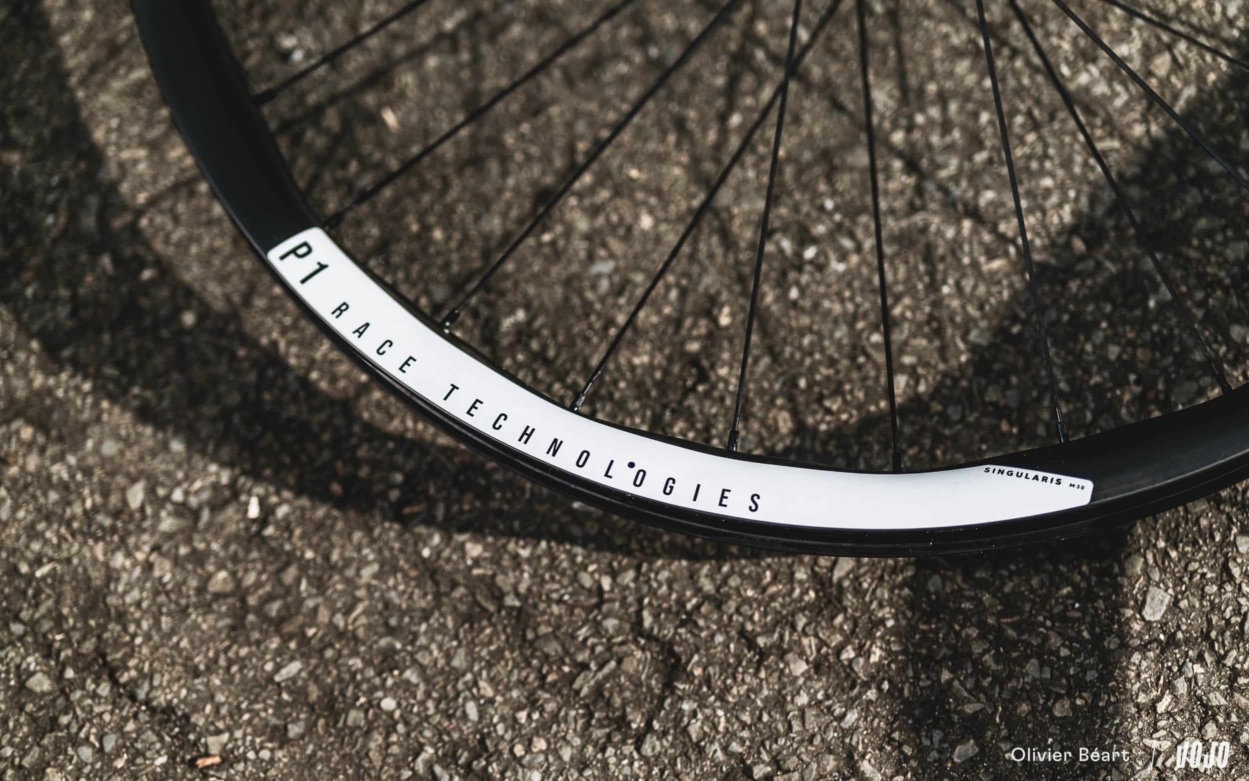 https://www.vojomag.nl/app/uploads/2024/05/P1 Singularis roues vtt pidcock ferrand prevot pinarello - Copyright Olivier Beart Vojo Magazine 4.jpg