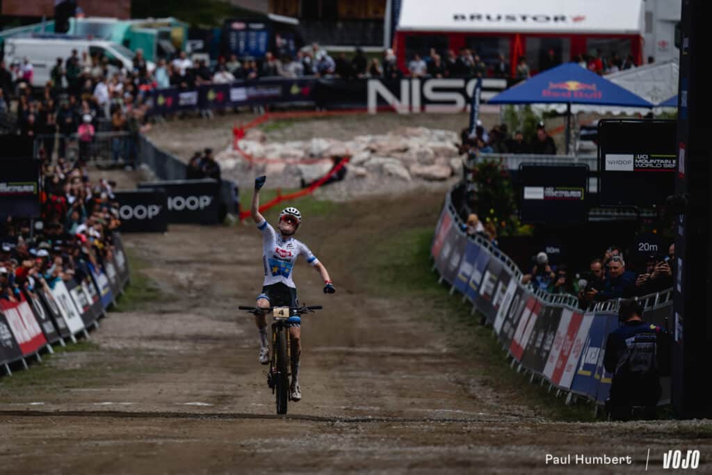World Cup MTB Les Gets 2024 | XCO-vrouwen: Pieterse eenzaam aan de top