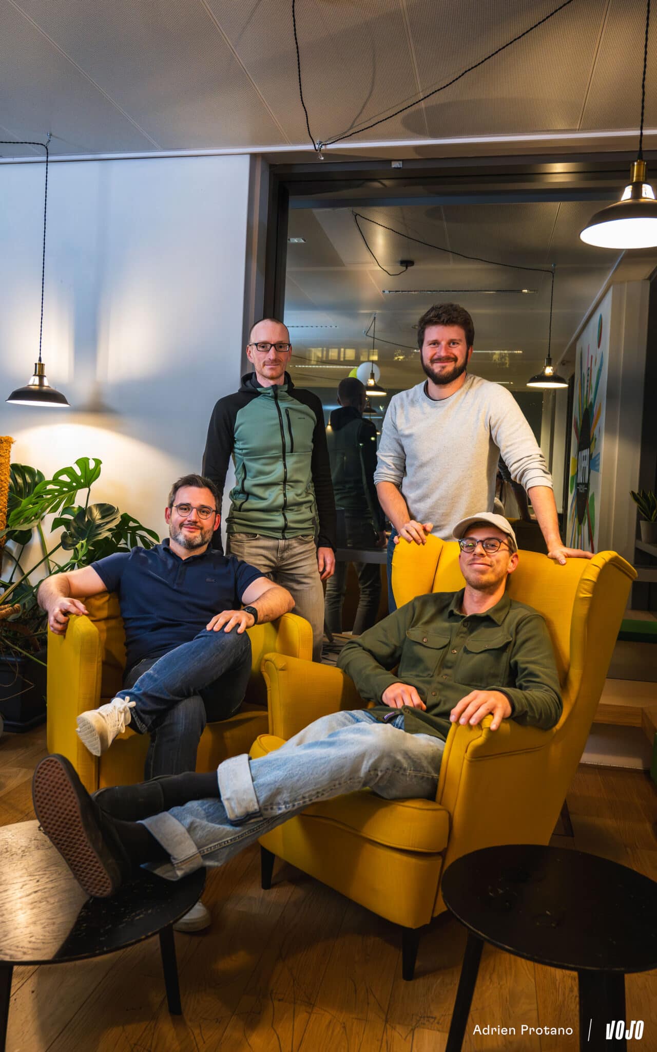 https://www.vojomag.nl/app/uploads/2024/11/1 Podcast APR 6769 Avec accentuation Bruit 1280x2048.jpg