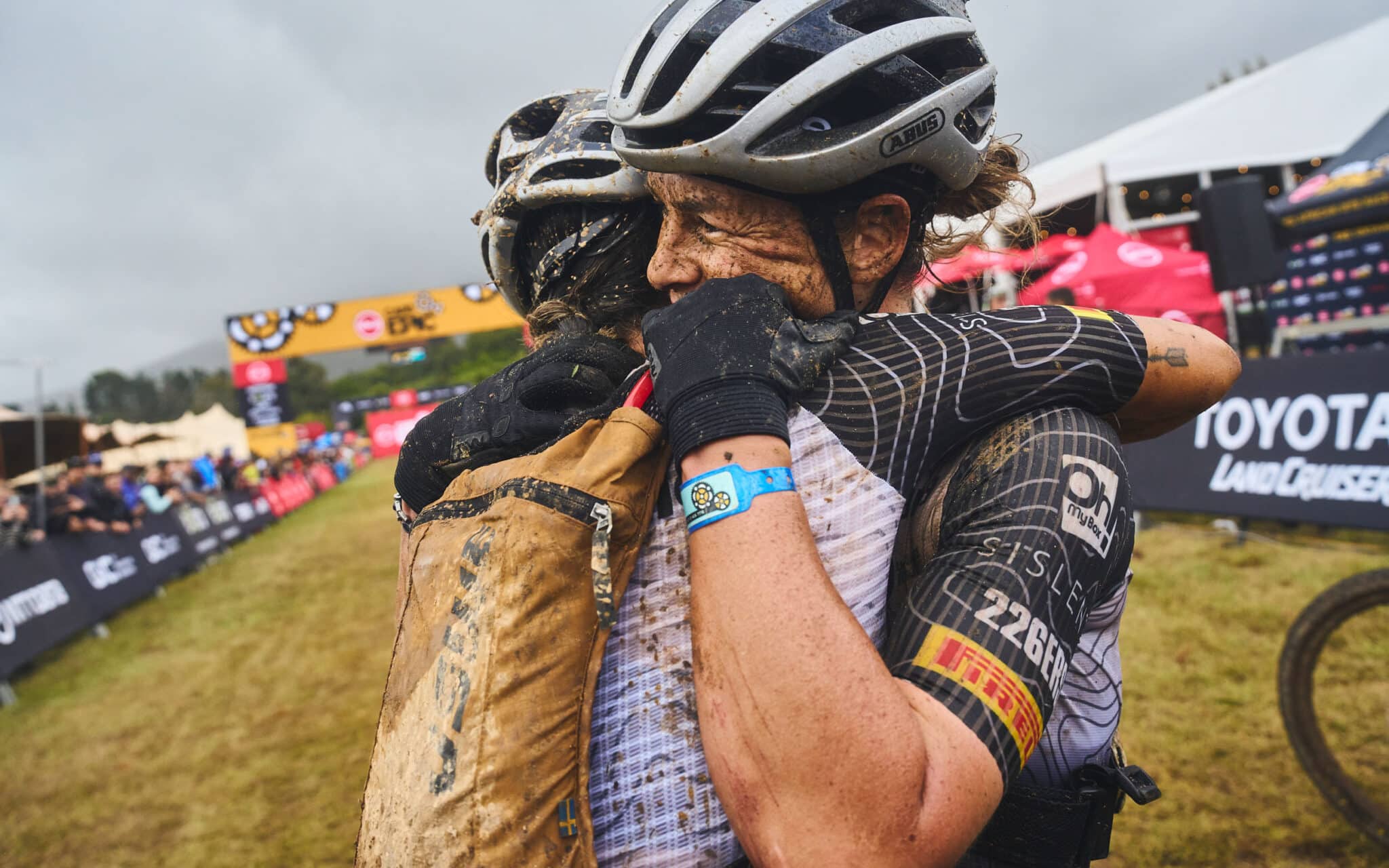 Absa Cape Epic 2025 #7: dramatische dag brengt terug spanning in de race!
