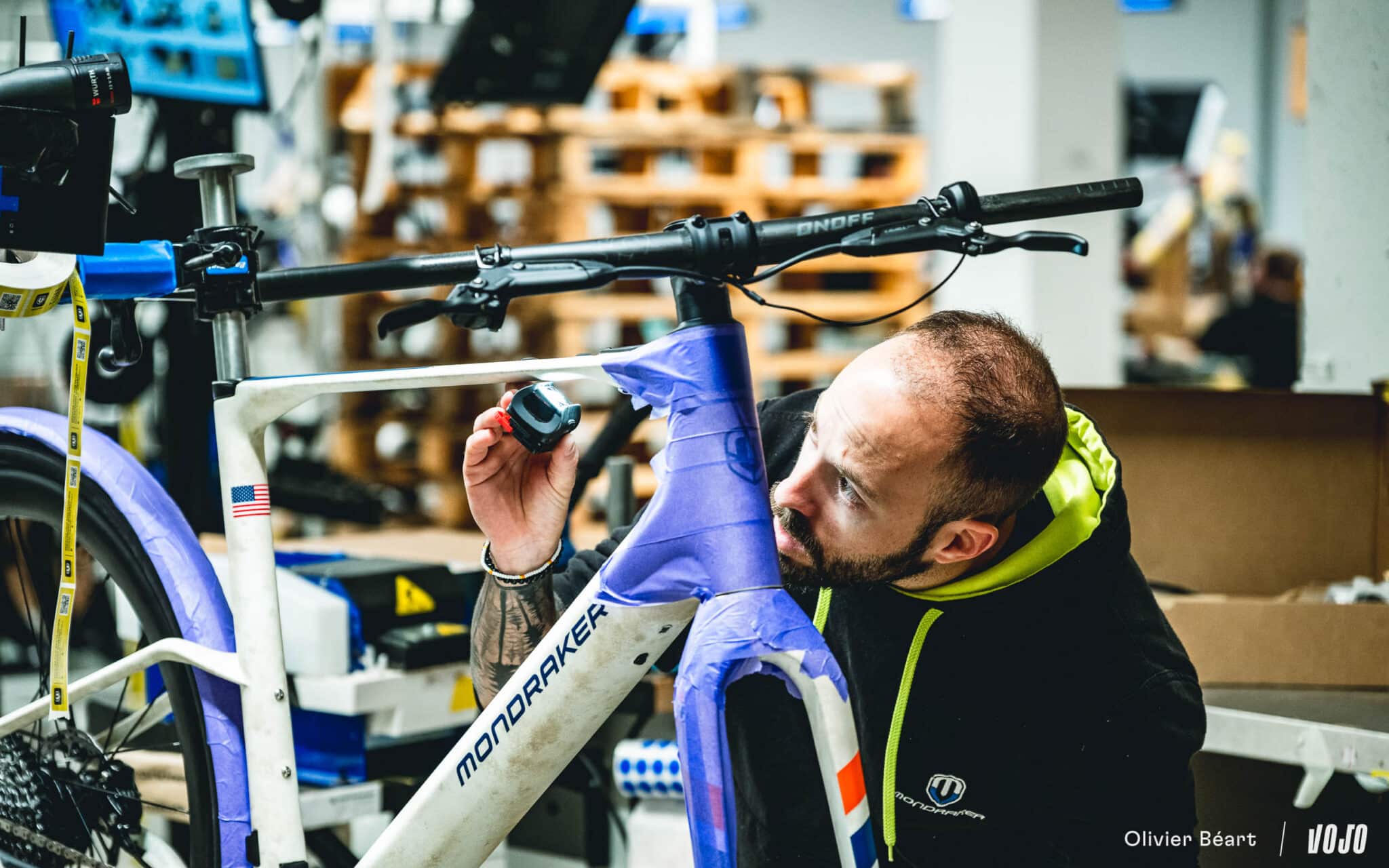 https://www.vojomag.nl/app/uploads/2025/04/Mondraker Visit Espagne HQ Valence assemblage production - Copyright Olivier Beart Vojo Magazine 21 2048x1280.jpg
