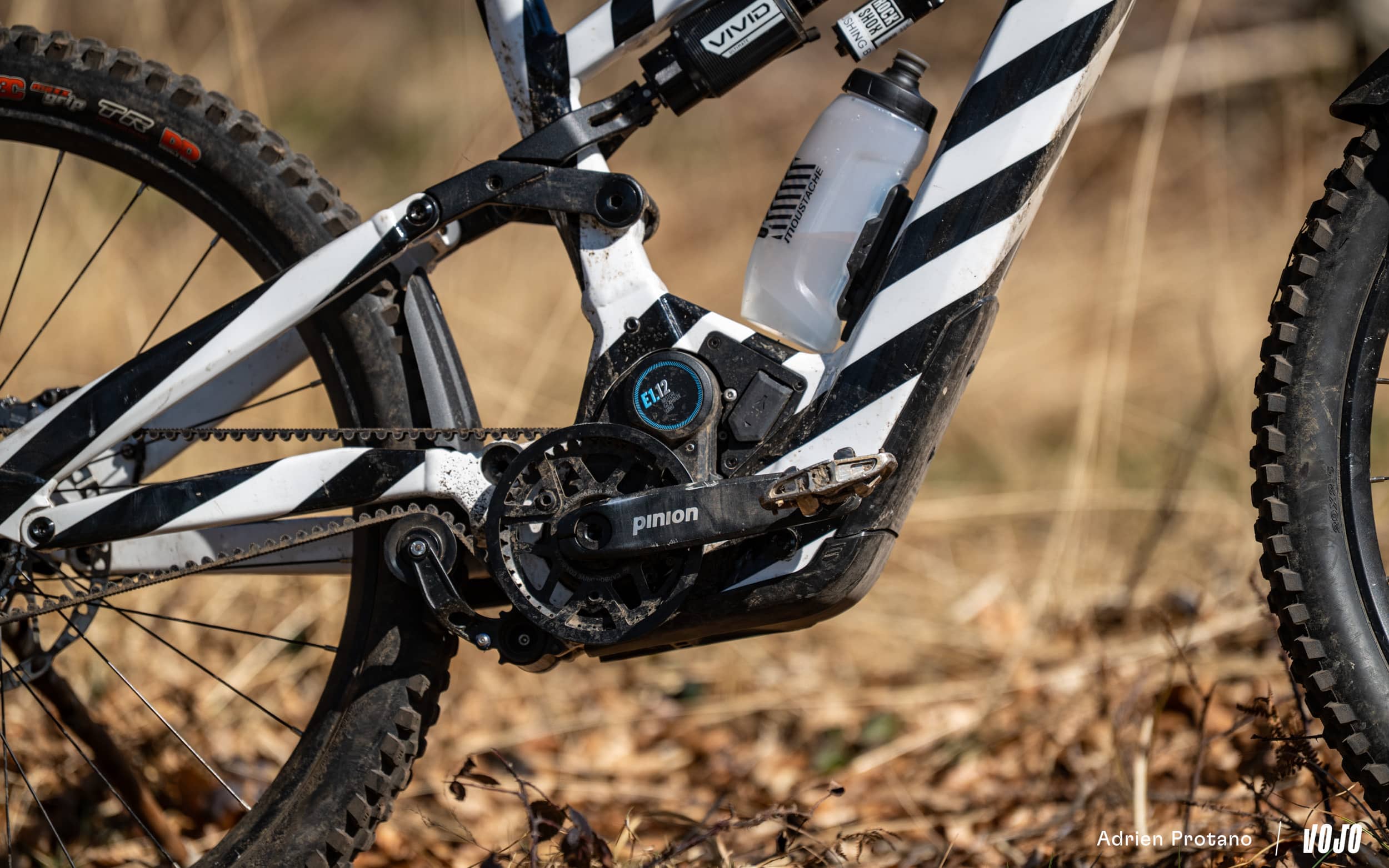 https://www.vojomag.nl/app/uploads/2025/04/Moustache Clutchl 2025 e bike test nouveaute avis roues carbones VTT Vojo A.Protano 1 11.jpg