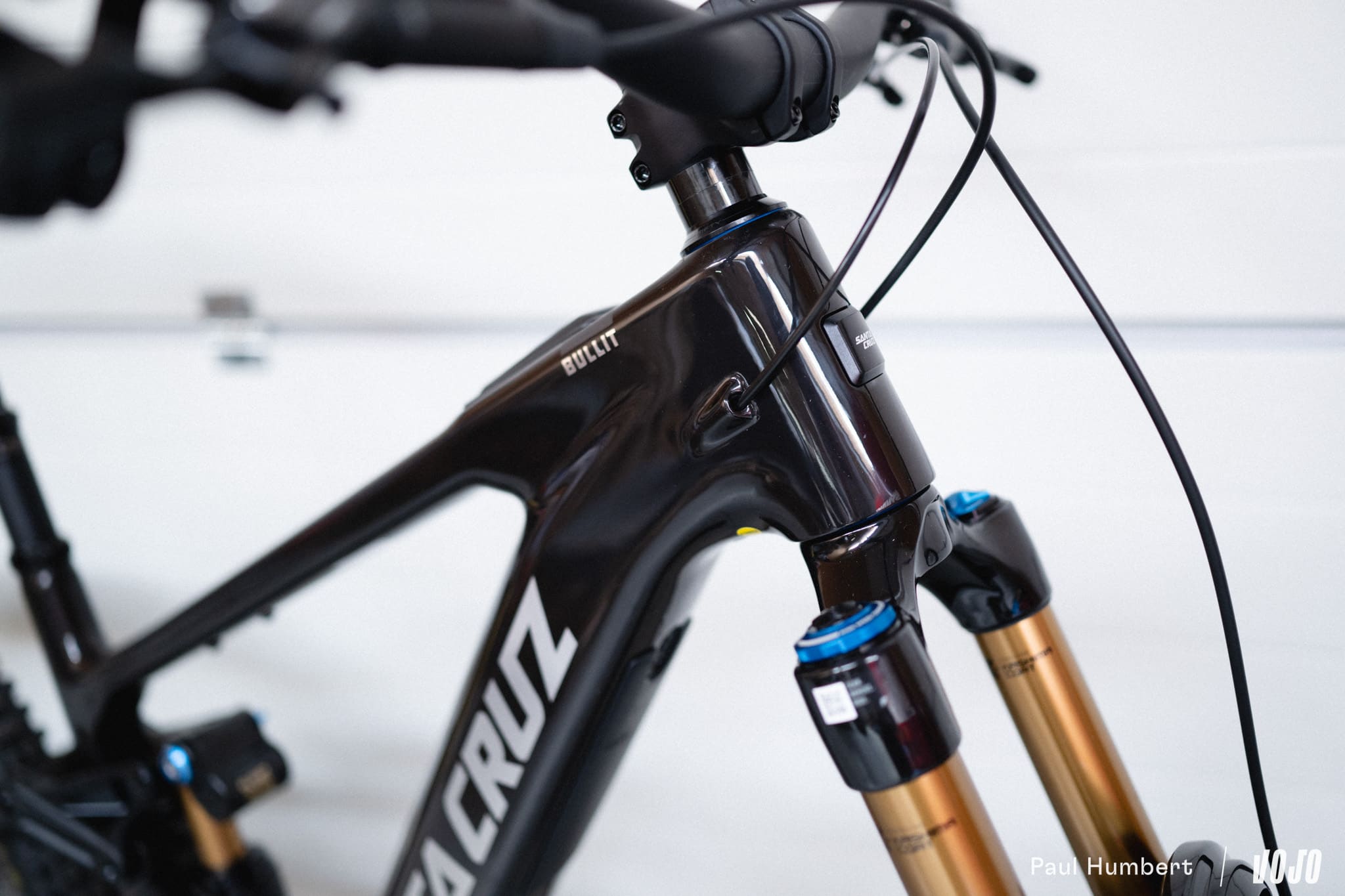 https://www.vojomag.nl/app/uploads/2025/04/loic delteil santa cruz podcast lunch ride 2025 vojo paul humbert 8 1.jpg
