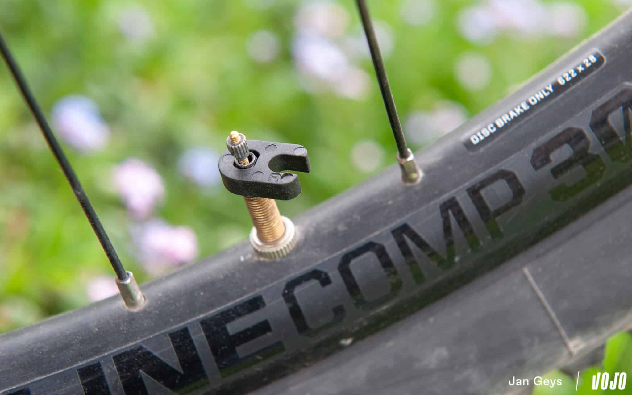 https://www.vojomag.nl/app/uploads/2025/04/test sks germany clik tec pomp schwalbe clik valve copyright jan geys vojomag 51 2048x1280.jpg