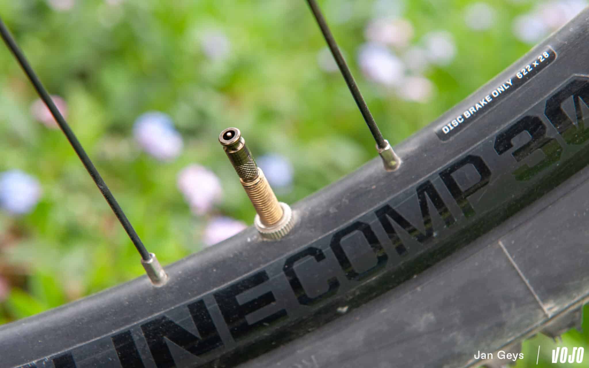 https://www.vojomag.nl/app/uploads/2025/04/test sks germany clik tec pomp schwalbe clik valve copyright jan geys vojomag 51 2048x1280.jpg