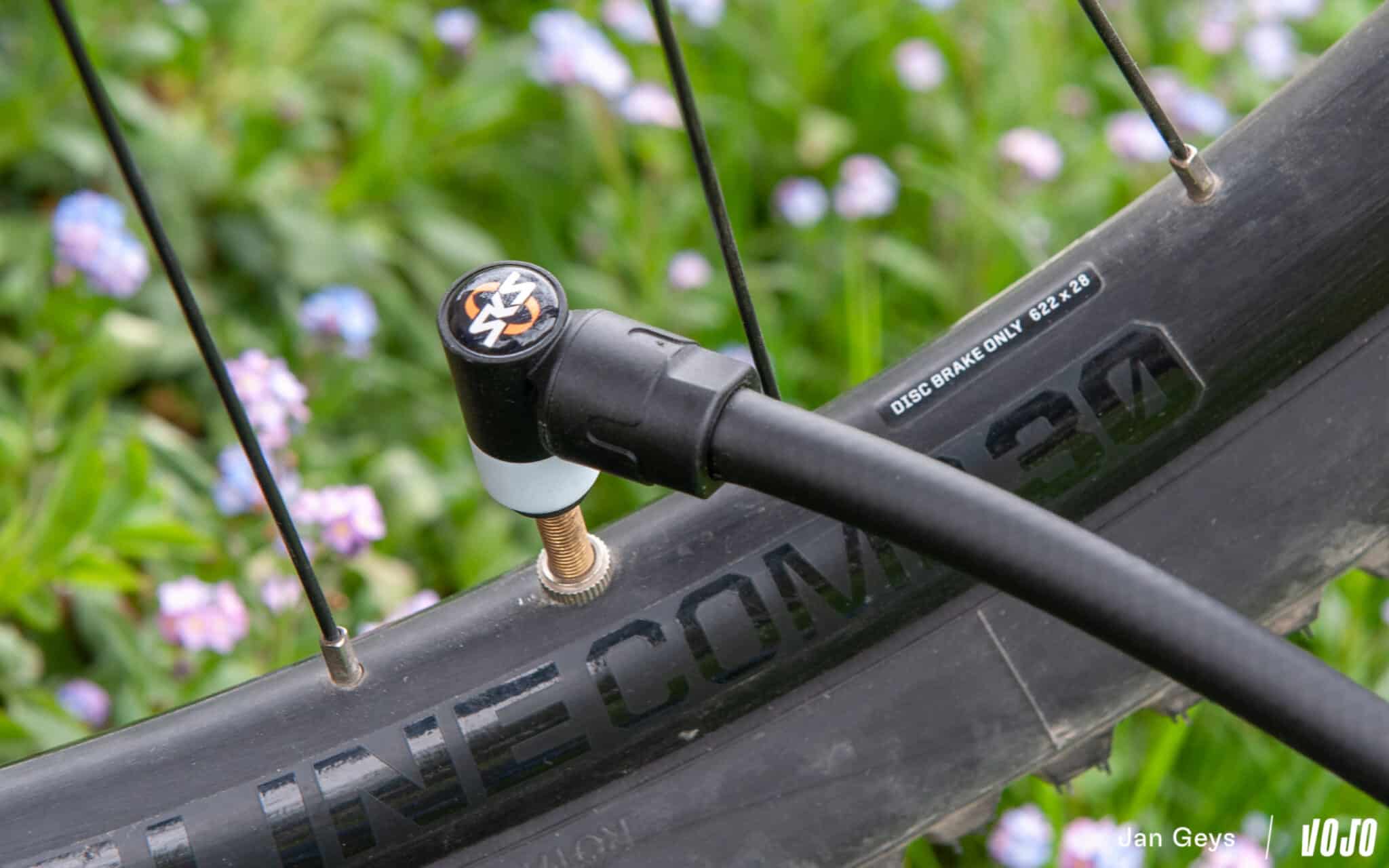 https://www.vojomag.nl/app/uploads/2025/04/test sks germany clik tec pomp schwalbe clik valve copyright jan geys vojomag 21 2048x1280.jpg
