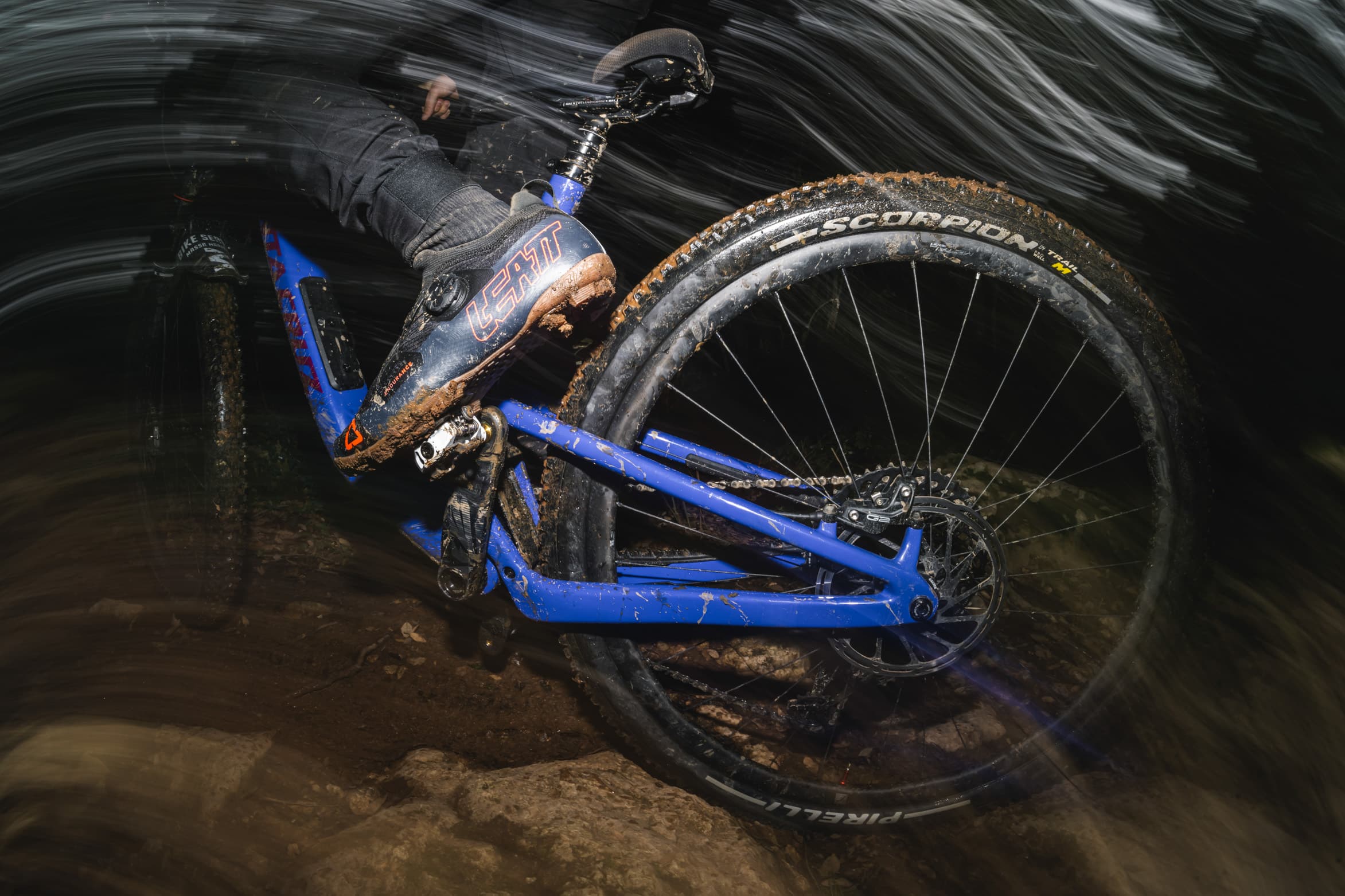 https://www.vojomag.nl/app/uploads/2025/05/Leatt ProClip Endurance 8.0 2025 A.Protano Vojo 6 2.jpg