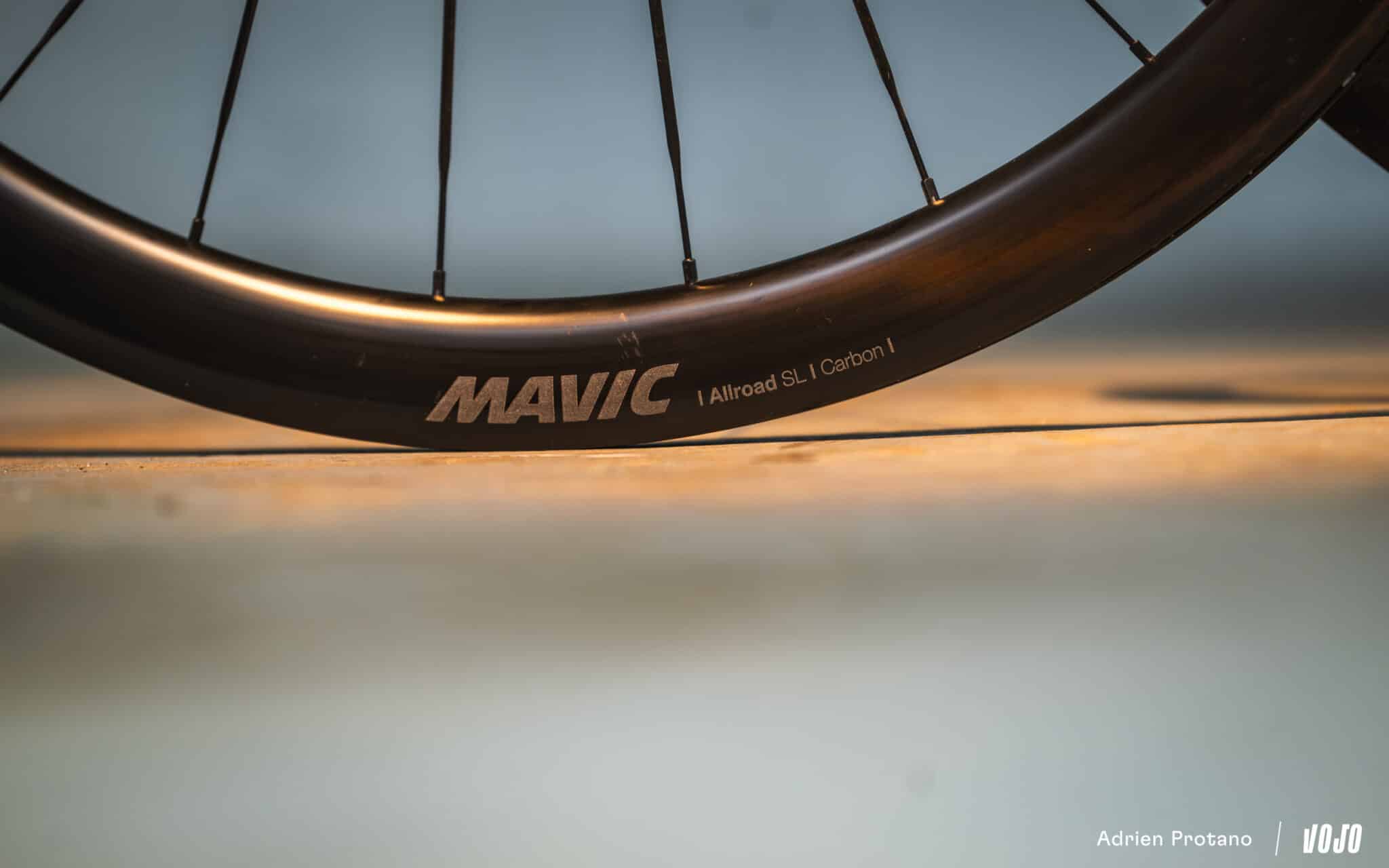 https://www.vojomag.nl/app/uploads/2025/05/Mavic AllRoad SL Carbon statique Avis Test comparaison Vojo A.Protano 7 2048x1280.jpg