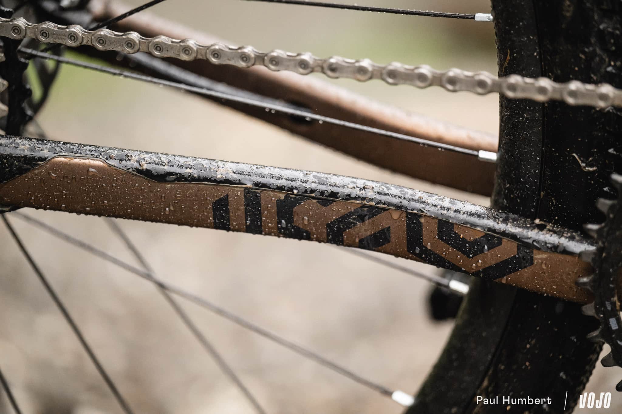 https://www.vojomag.nl/app/uploads/2025/05/mondraker arid alu gravel 2025 vojo paul humbert 22.jpg