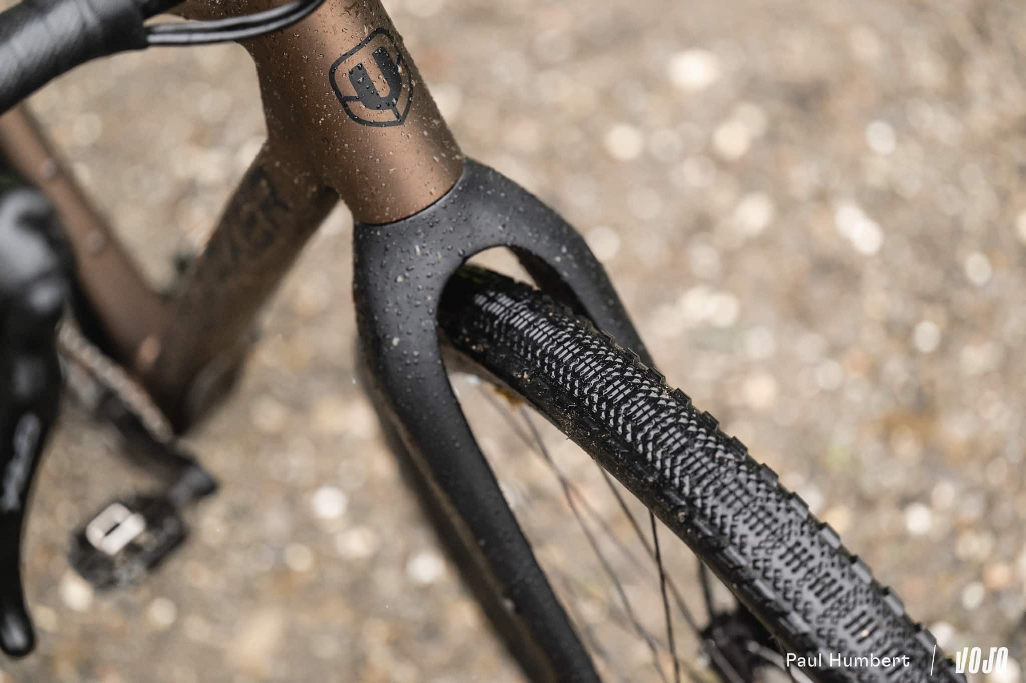 https://www.vojomag.nl/app/uploads/2025/05/mondraker arid alu gravel 2025 vojo paul humbert 22.jpg