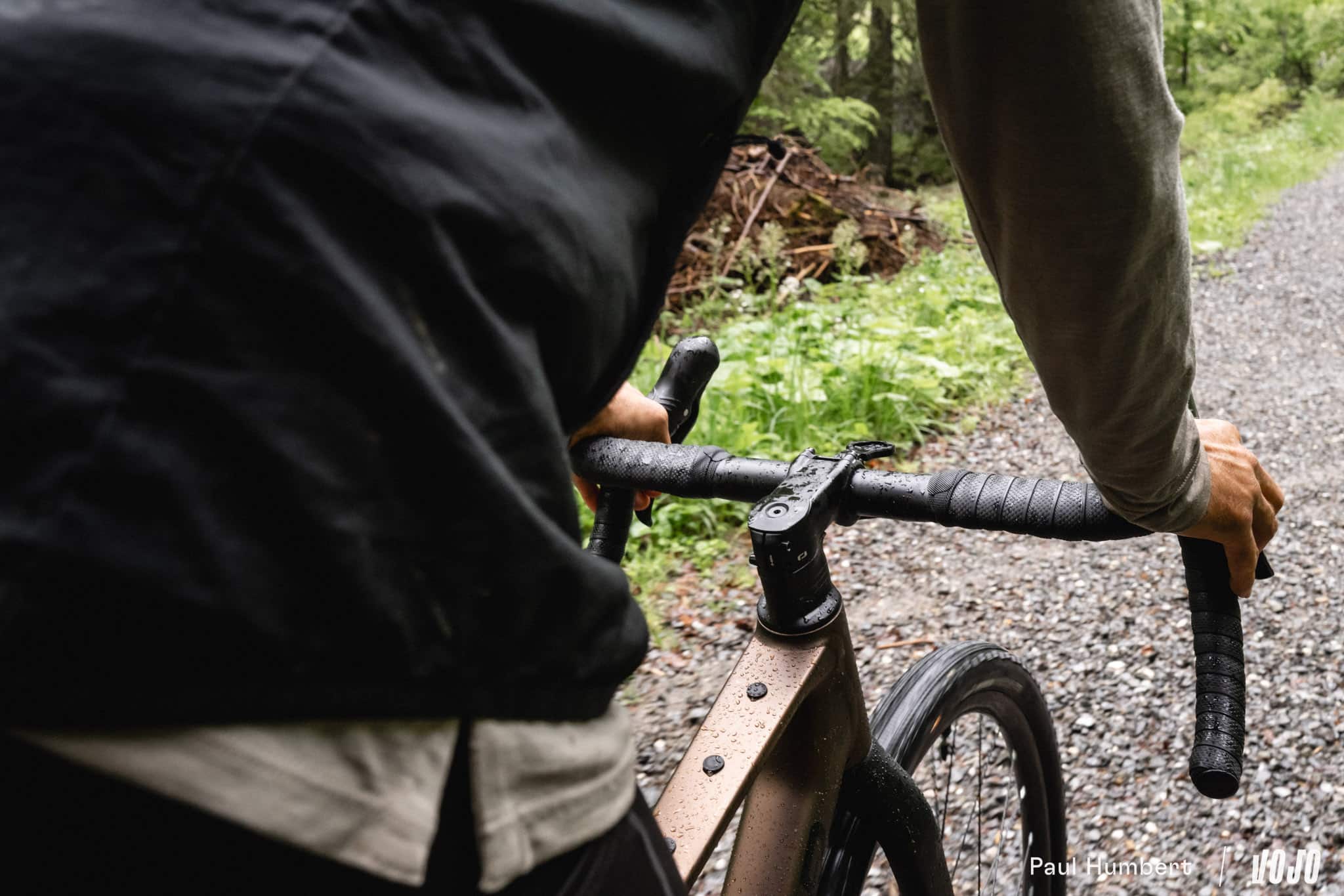 https://www.vojomag.nl/app/uploads/2025/05/mondraker arid alu gravel 2025 vojo paul humbert 22.jpg