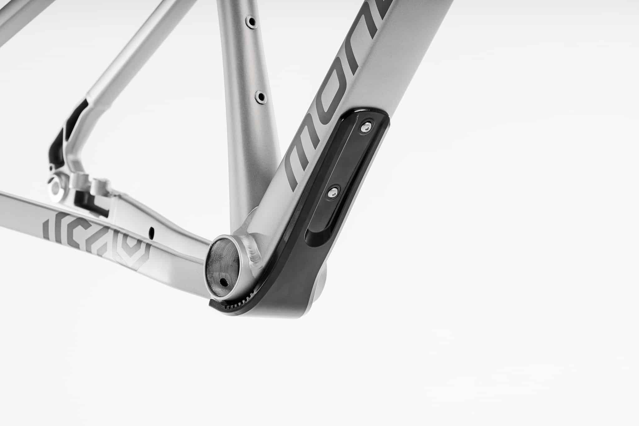 https://www.vojomag.nl/app/uploads/2025/05/mondraker arid alu gravel 2025 vojo paul humbert 4.jpg