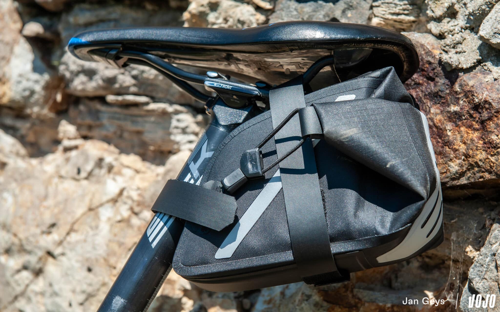 https://www.vojomag.nl/app/uploads/2025/05/test sks germany urban stem bag toptube bag trail saddle bag copyright jan geys vojomag 181 2048x1280.jpg