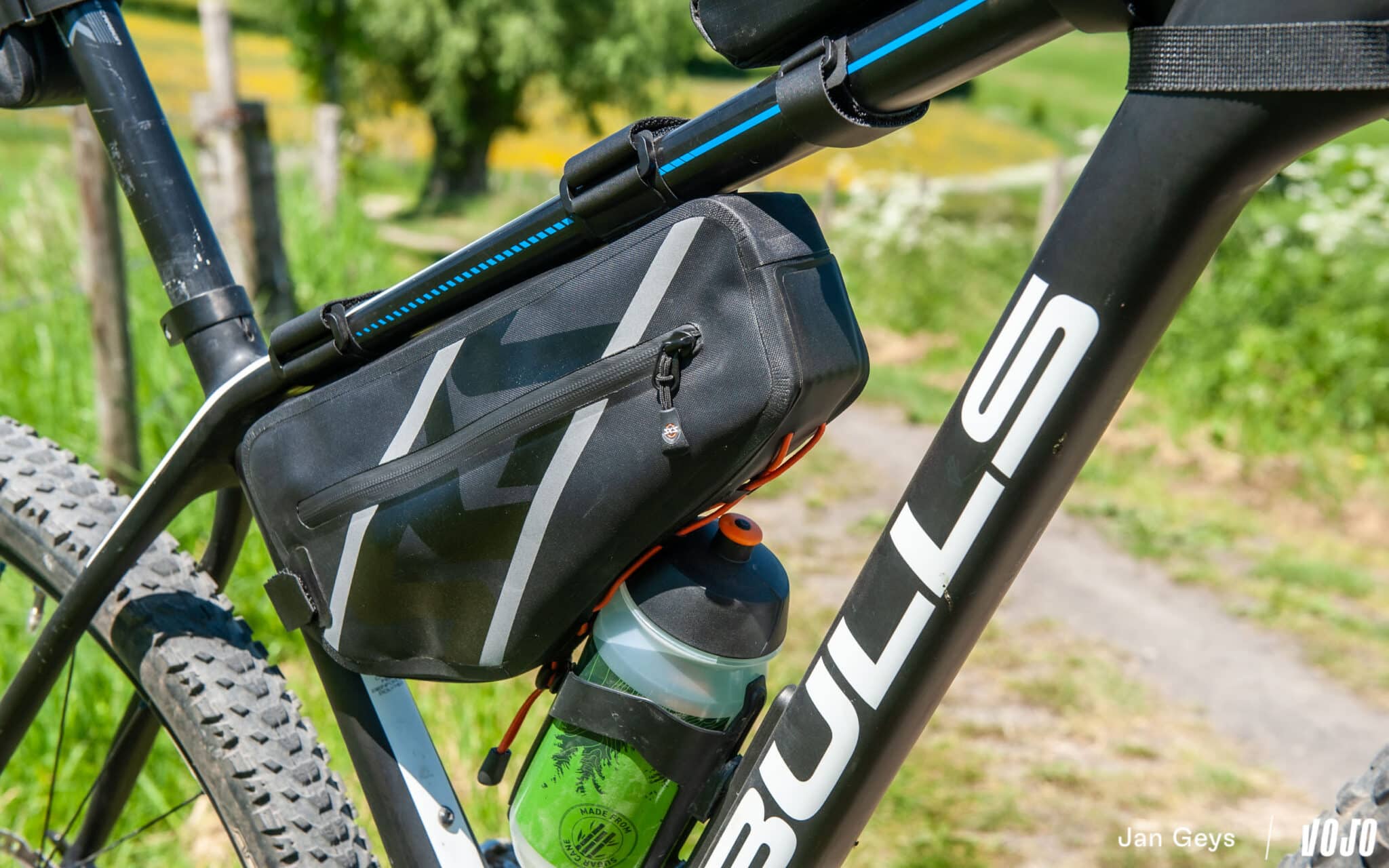 https://www.vojomag.nl/app/uploads/2025/05/test sks germany urban stem bag toptube bag trail saddle bag copyright jan geys vojomag 216 2048x1280.jpg