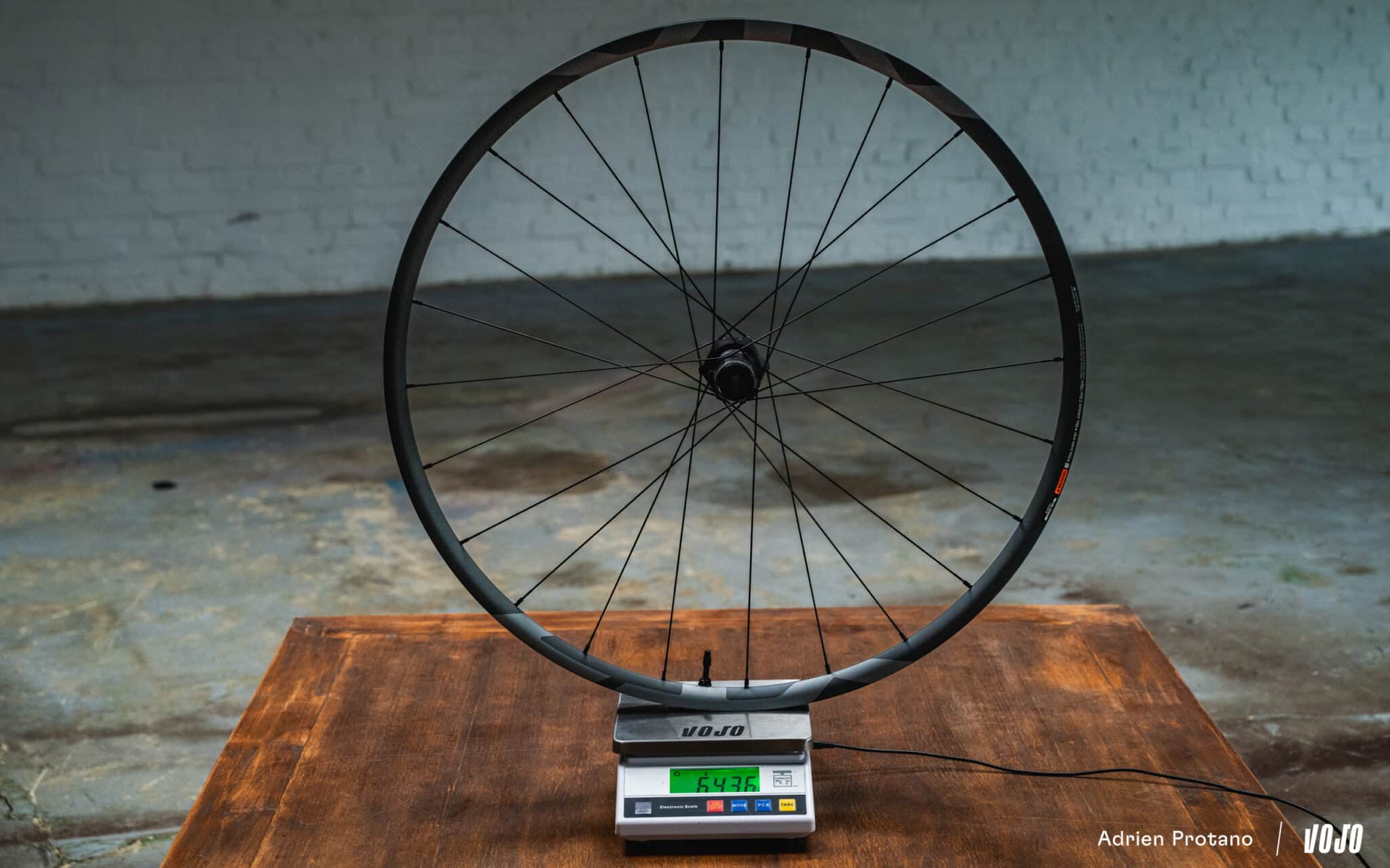 https://www.vojomag.nl/app/uploads/2025/06/Shimano XTR DI2 2025 VTT XC Avis Test comparaison Vojo A.Protano 38 2048x1280.jpg