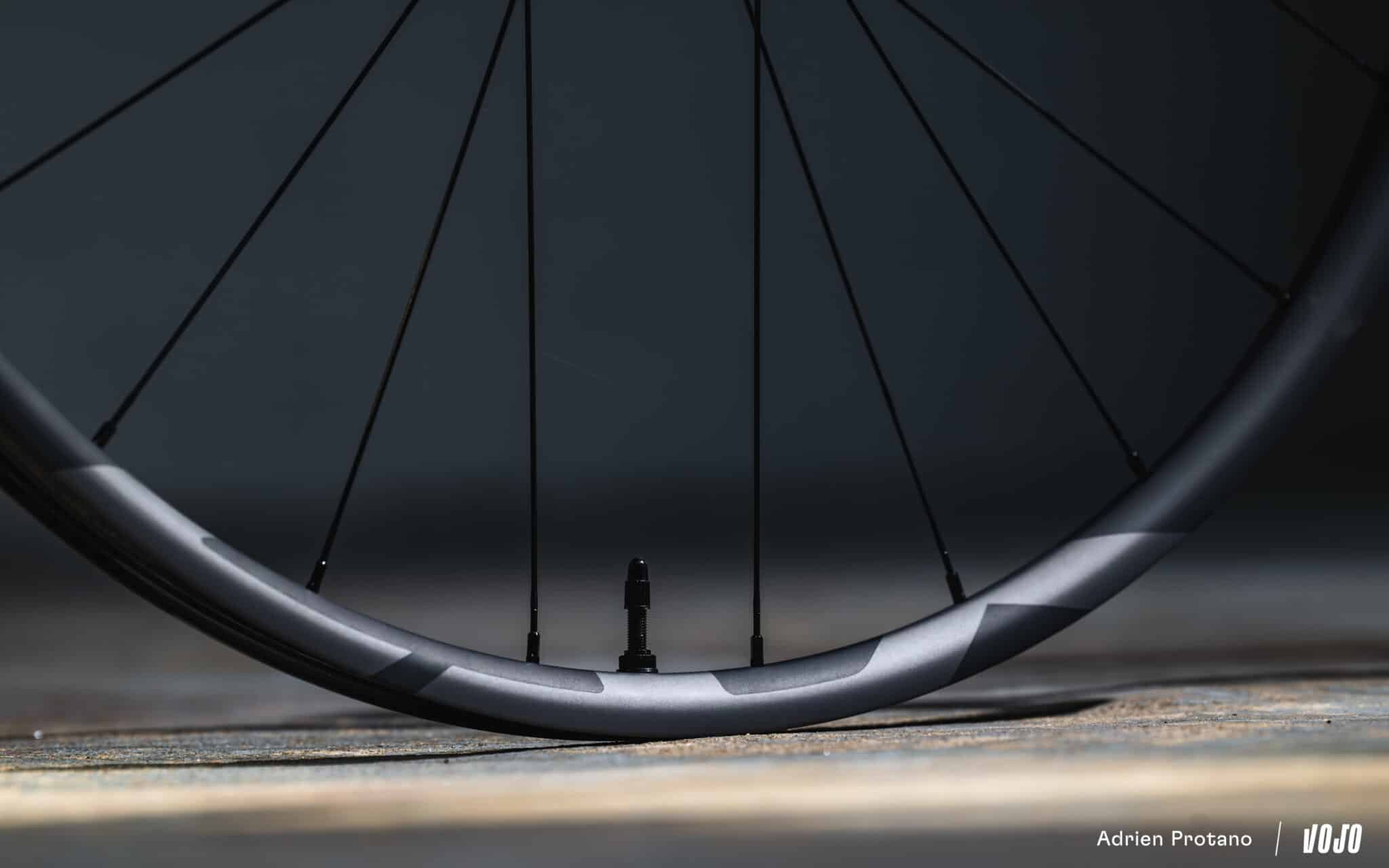 https://www.vojomag.nl/app/uploads/2025/06/Shimano XTR 9200 Di2 freins test essai avis - Copyright Olivier Beart Vojo Magazine 1 2048x1280.jpg
