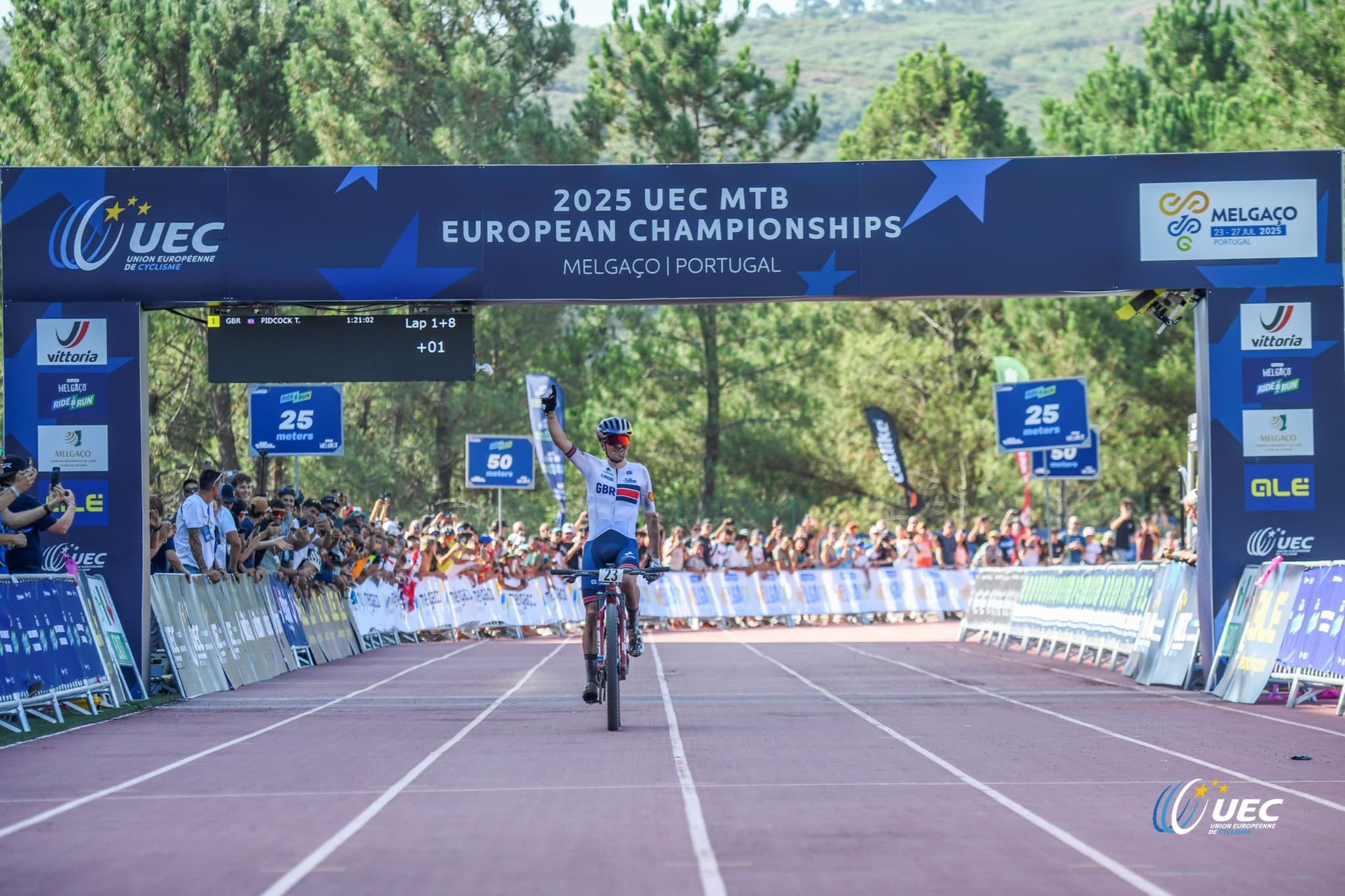 EK MTB 2025: Tom Pidcock en Jenny Rissveds zijn de nieuwe Europese kampioenen XCO