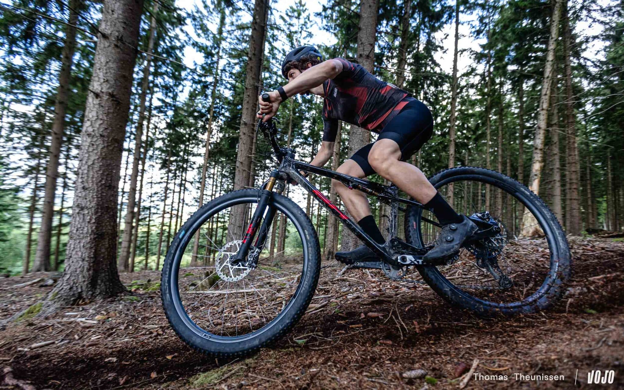 https://www.vojomag.nl/app/uploads/2025/07/FSA SC i30 roues vtt carbone test essai avis - Copyright Olivier Beart Vojo Magazine 6 2048x1280.jpg