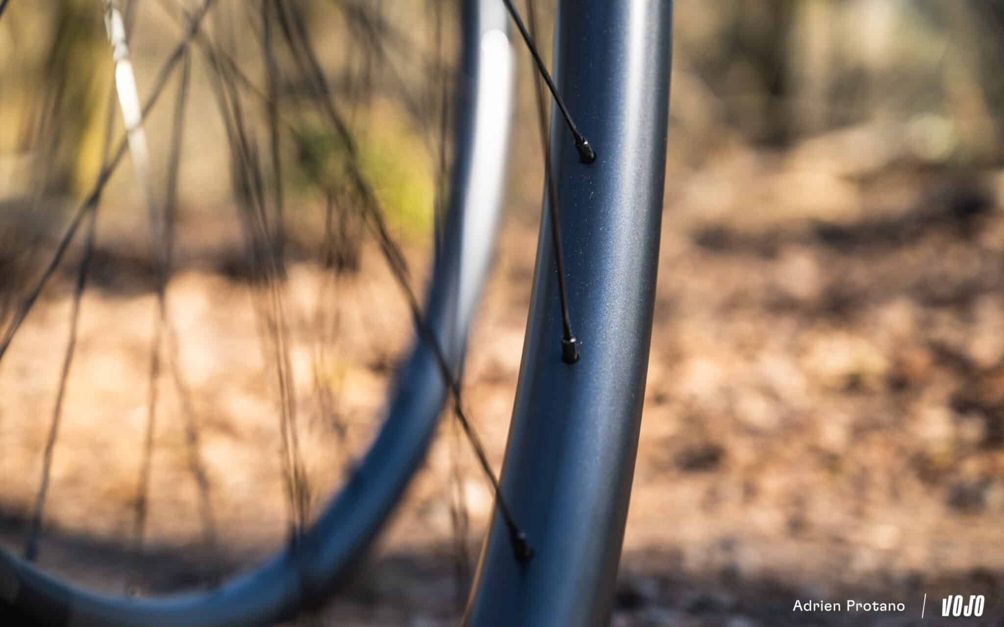 https://www.vojomag.nl/app/uploads/2025/07/Roues FSA CX 2025 test avis vojo VTTAE nouveaute A.Protano 5 2048x1280.jpg