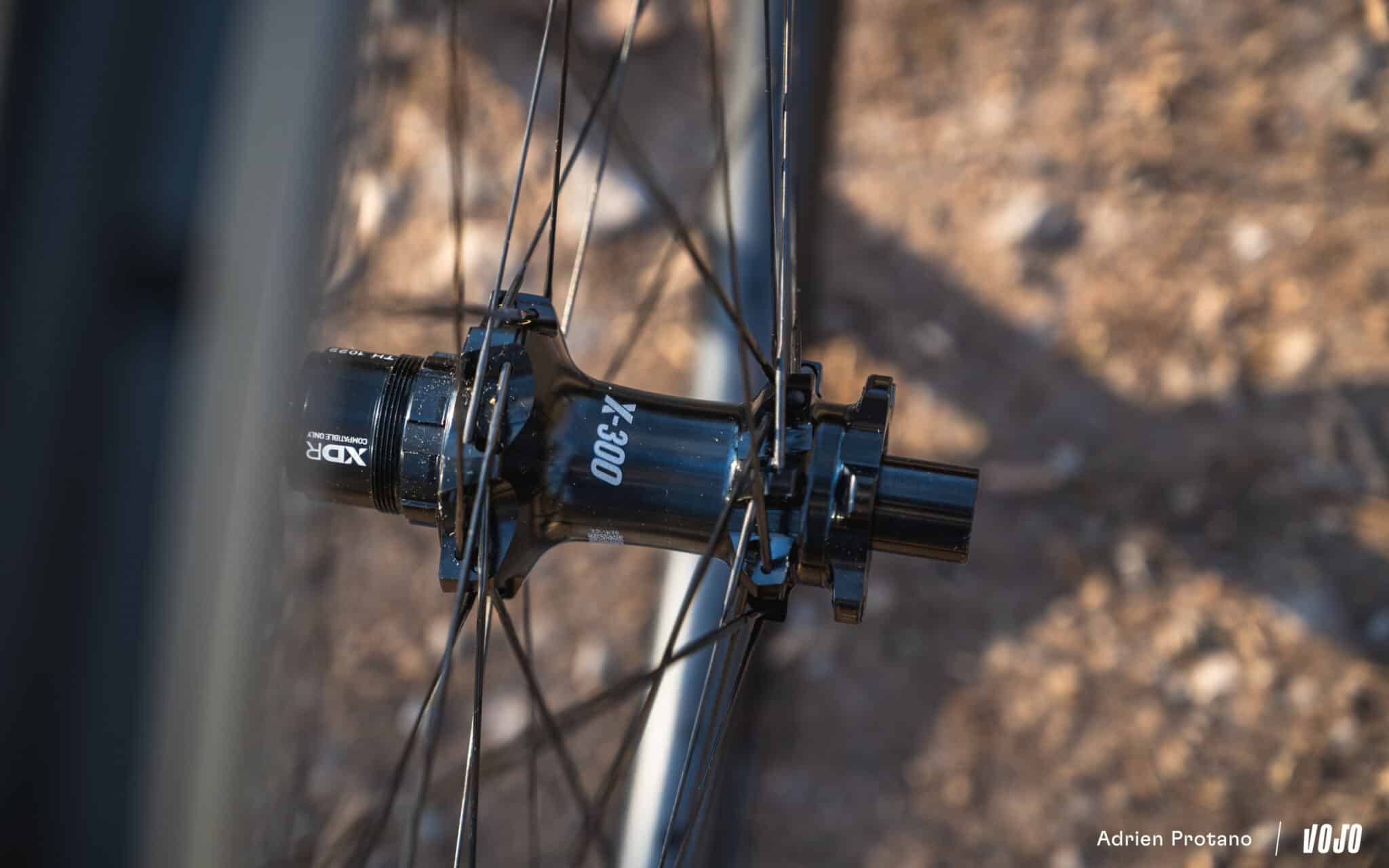 https://www.vojomag.nl/app/uploads/2025/07/Roues FSA CX 2025 test avis vojo VTTAE nouveaute A.Protano 25 2048x1280.jpg