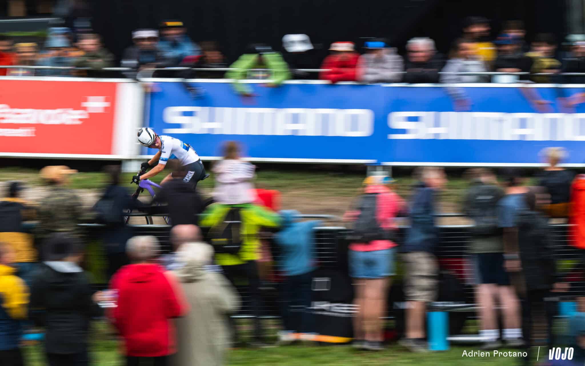 https://www.vojomag.nl/app/uploads/2025/08/Coupe du monde VTT DH XC France Haute Savoie test avis Vojo nouveaute A.Protano 1 12 2 2048x1280.jpg