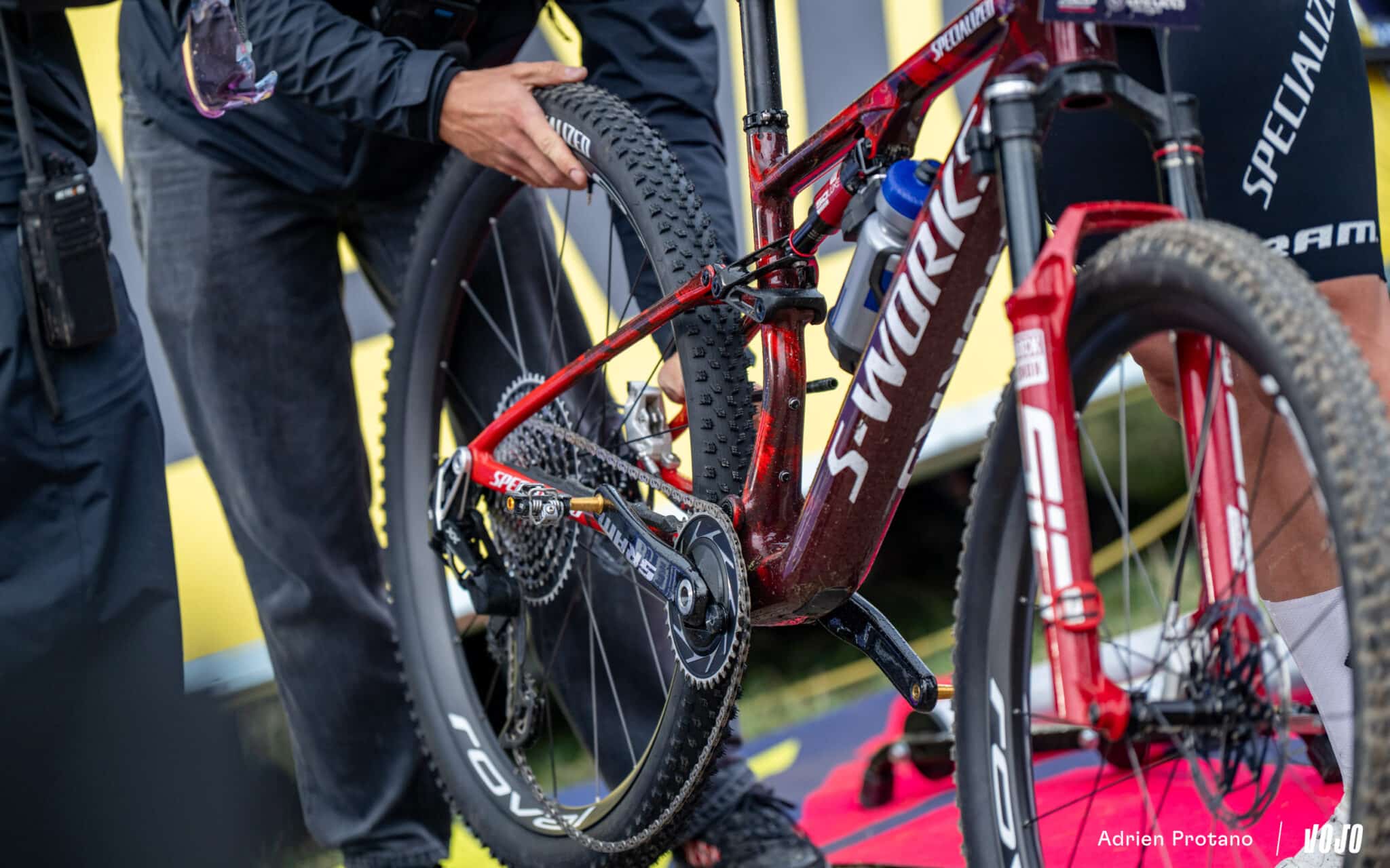 https://www.vojomag.nl/app/uploads/2025/08/Coupe du monde VTT DH XC France Haute Savoie test avis Vojo nouveaute A.Protano 1 20 1 2048x1280.jpg