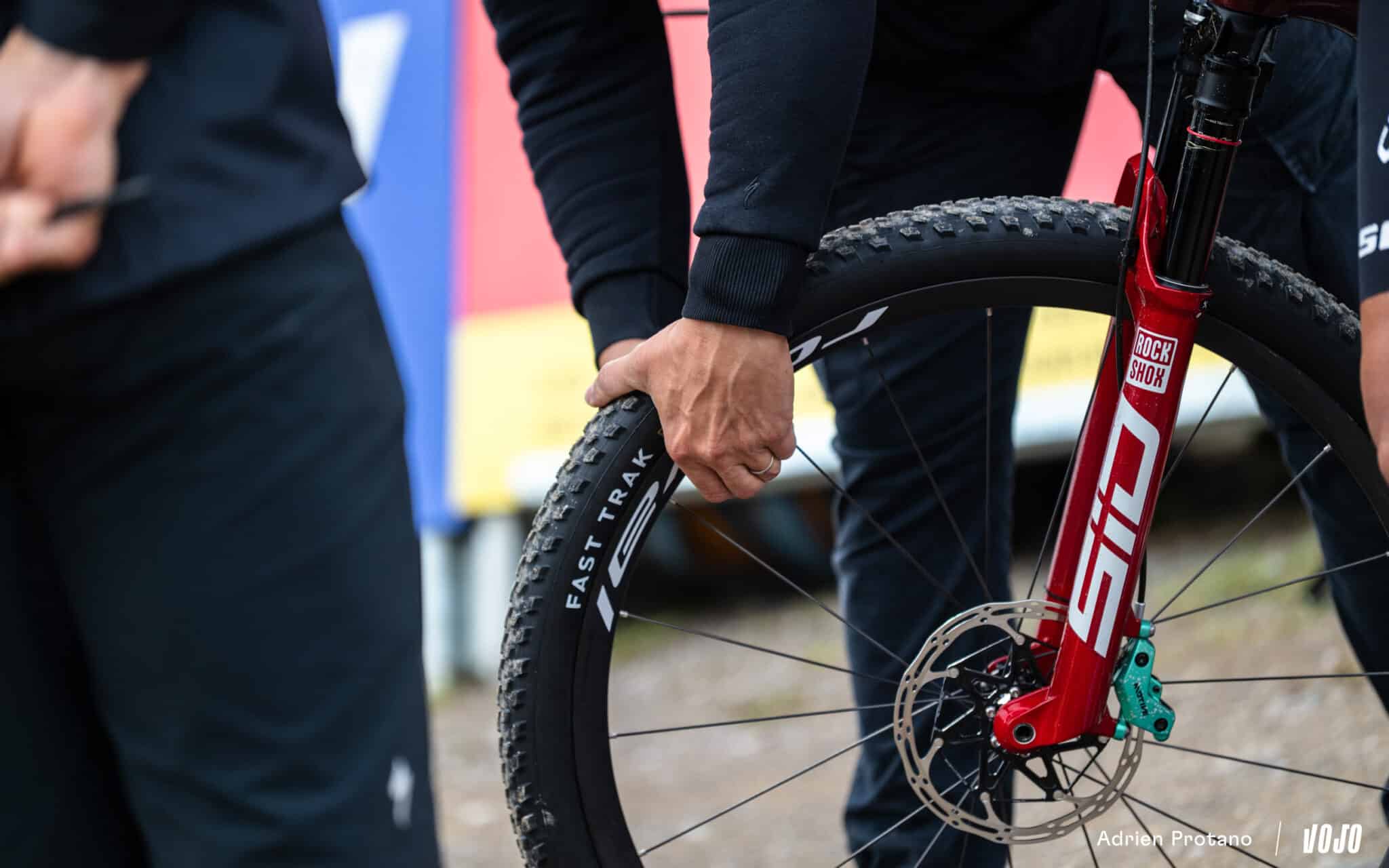 https://www.vojomag.nl/app/uploads/2025/08/Coupe du monde VTT DH XC France Haute Savoie test avis Vojo nouveaute A.Protano 1 20 1 2048x1280.jpg
