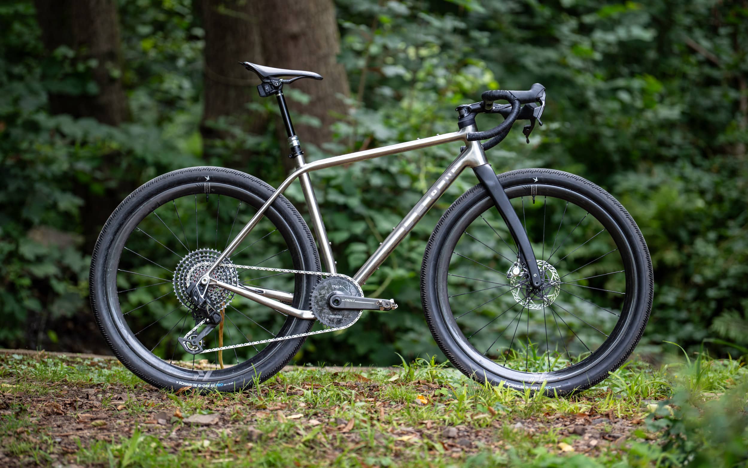 https://www.vojomag.nl/app/uploads/2025/08/Leon Larage Gravel 2025 bikecheck test avis vojo VTTAE nouveaute A.Protano 1 1.jpg