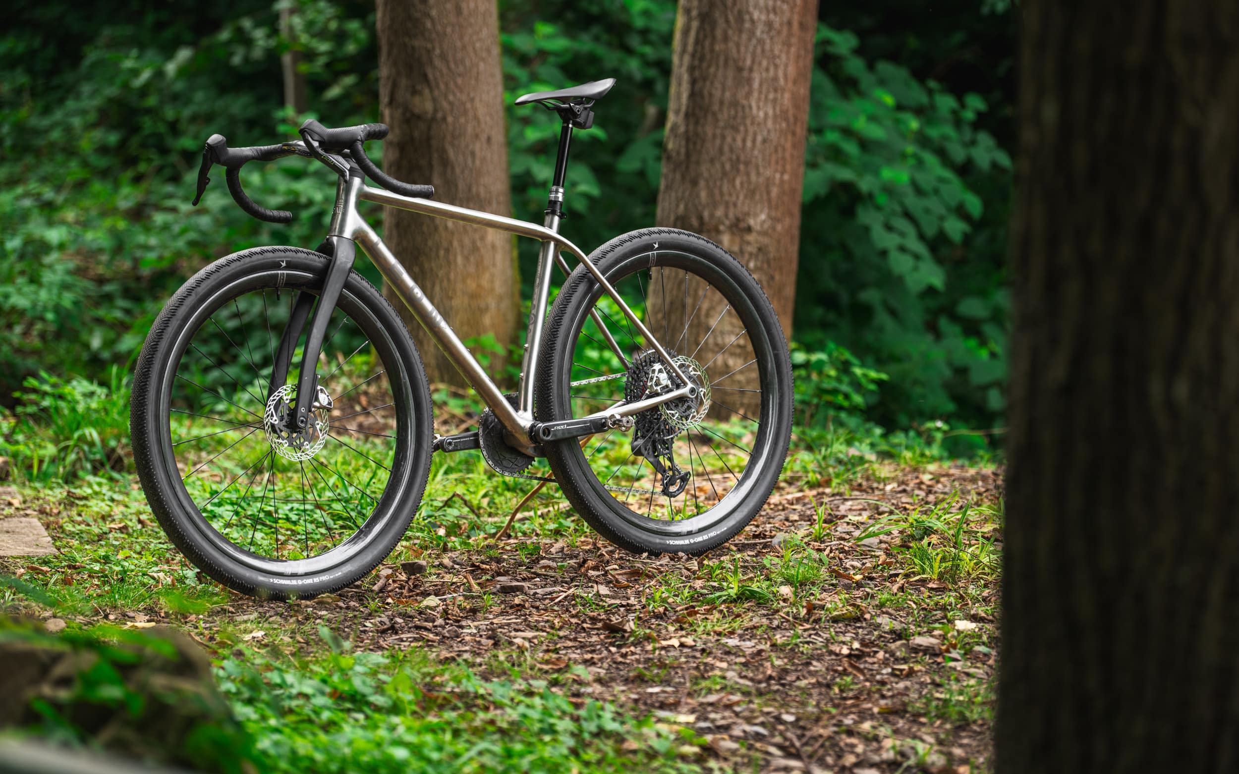 https://www.vojomag.nl/app/uploads/2025/08/Leon Larage Gravel 2025 bikecheck test avis vojo VTTAE nouveaute A.Protano 1 5.jpg