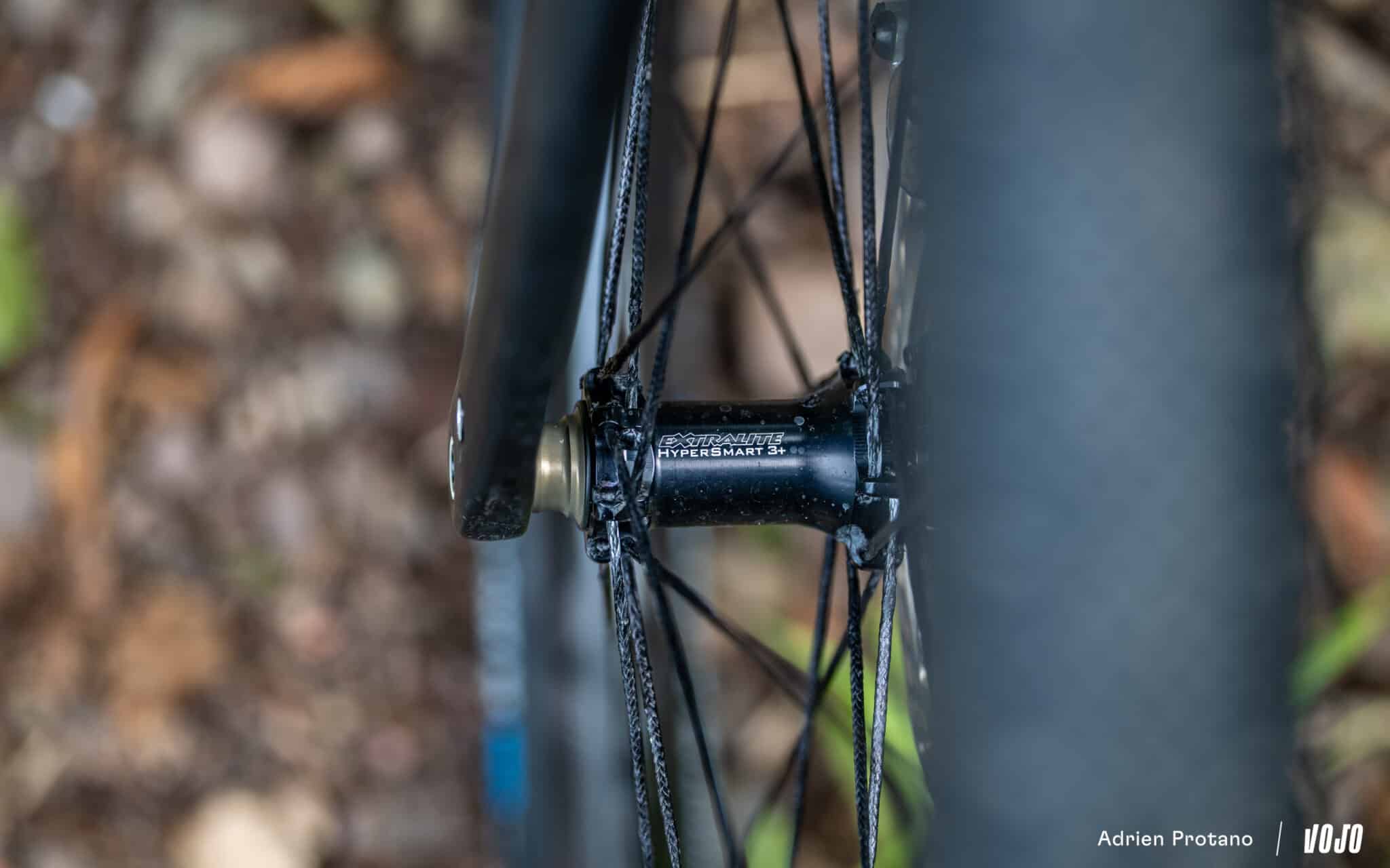 https://www.vojomag.nl/app/uploads/2025/08/Leon Larage Gravel 2025 bikecheck test avis vojo VTTAE nouveaute A.Protano 13 2048x1280.jpg
