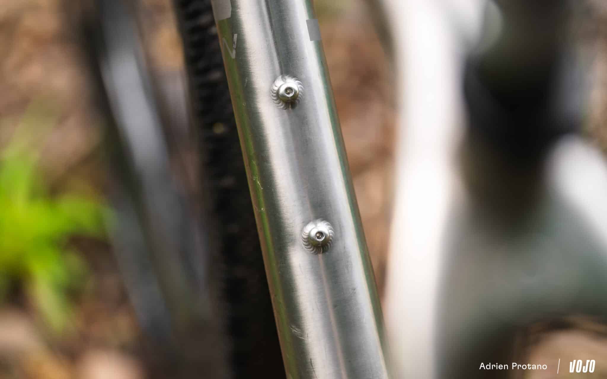 https://www.vojomag.nl/app/uploads/2025/08/Leon Larage Gravel 2025 bikecheck test avis vojo VTTAE nouveaute A.Protano 32 2048x1280.jpg