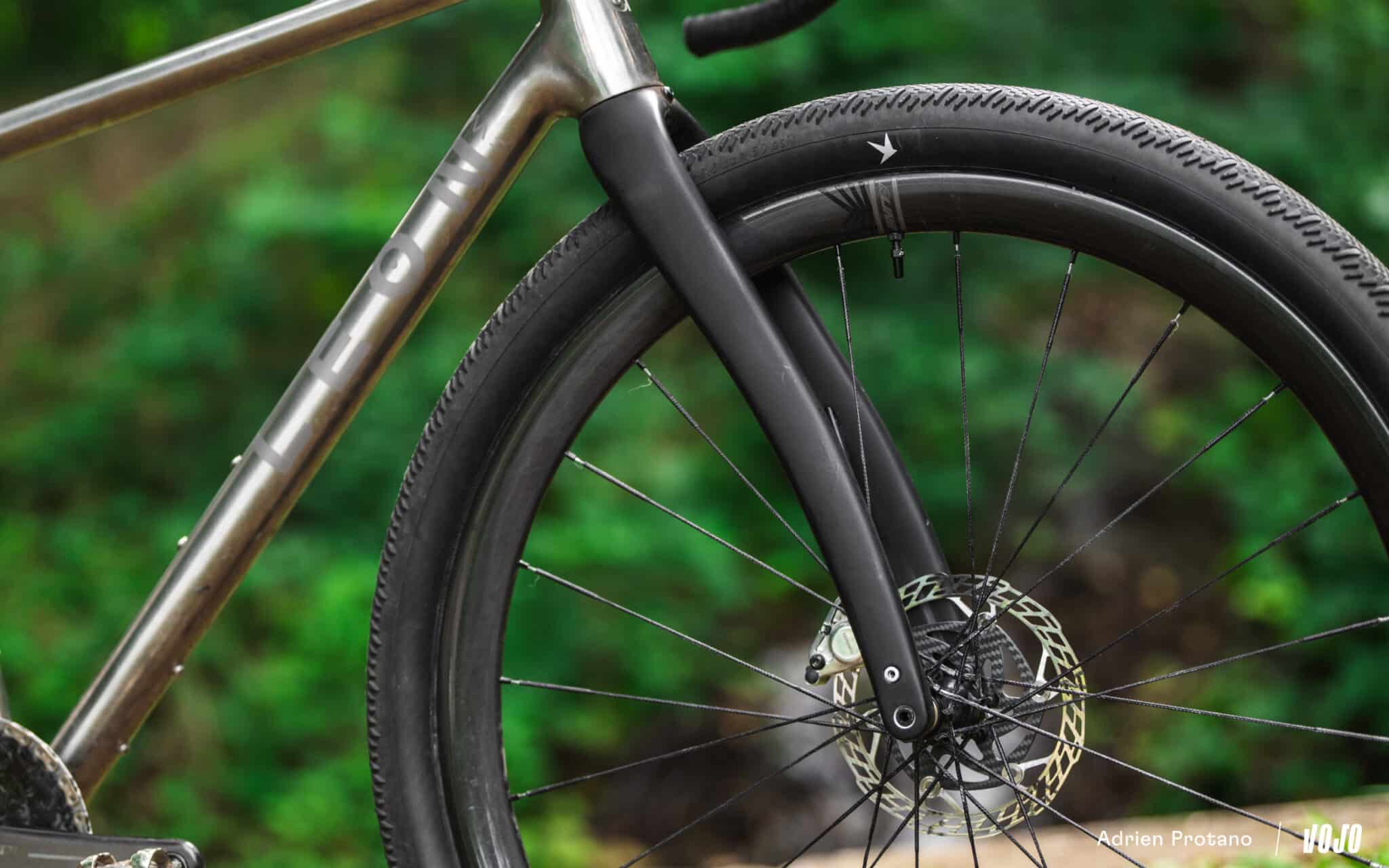 https://www.vojomag.nl/app/uploads/2025/08/Leon Larage Gravel 2025 bikecheck test avis vojo VTTAE nouveaute A.Protano 36 2048x1280.jpg