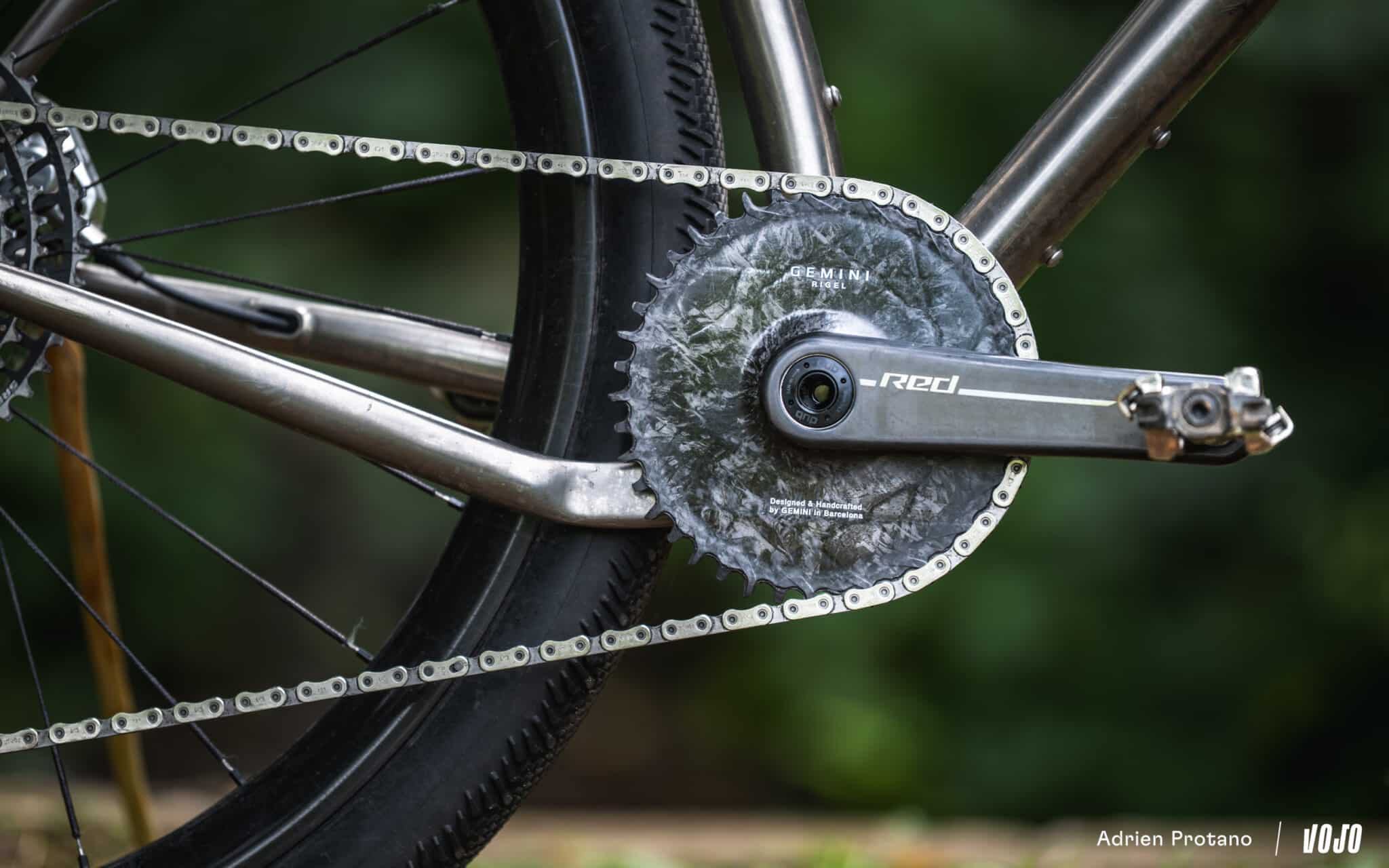 https://www.vojomag.nl/app/uploads/2025/08/Leon Larage Gravel 2025 bikecheck test avis vojo VTTAE nouveaute A.Protano 8 2048x1280.jpg