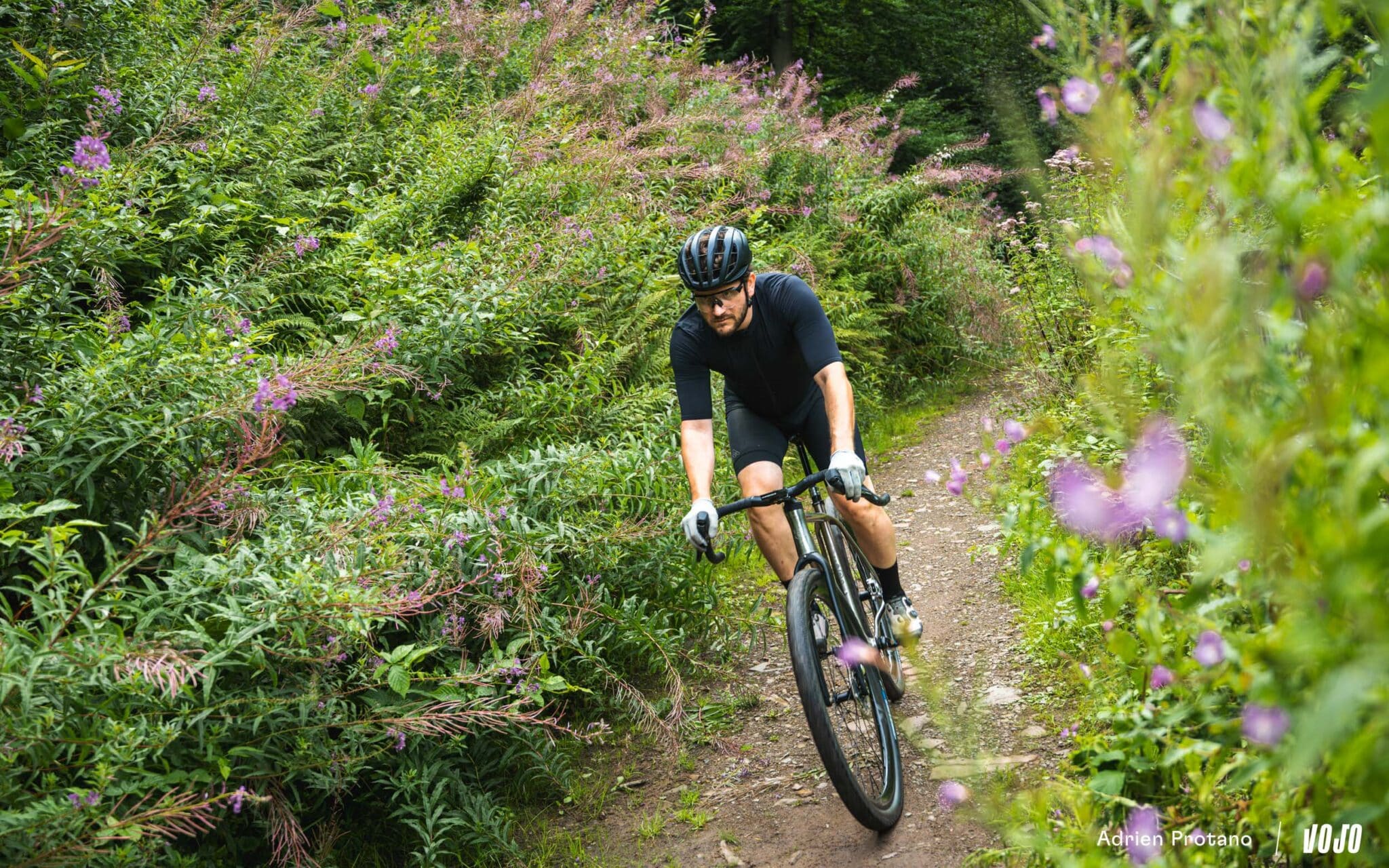 https://www.vojomag.nl/app/uploads/2025/08/Leon Larage Gravel 2025 test avis vojo VTTAE nouveaute A.Protano 22 2048x1280.jpg