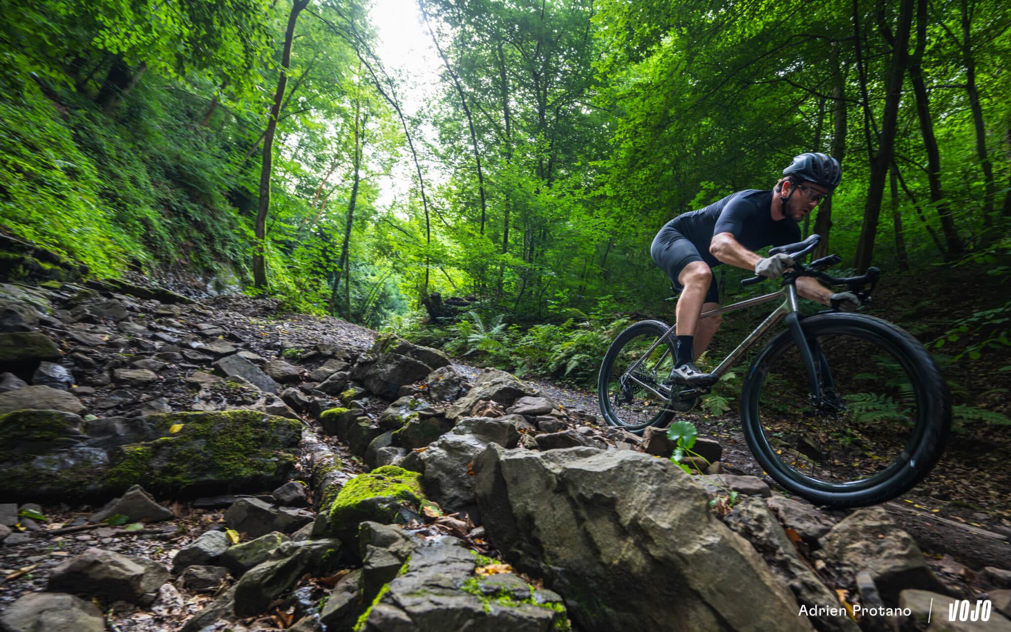 https://www.vojomag.nl/app/uploads/2025/08/Leon Larage Gravel 2025 test avis vojo VTTAE nouveaute A.Protano 26 2048x1280.jpg