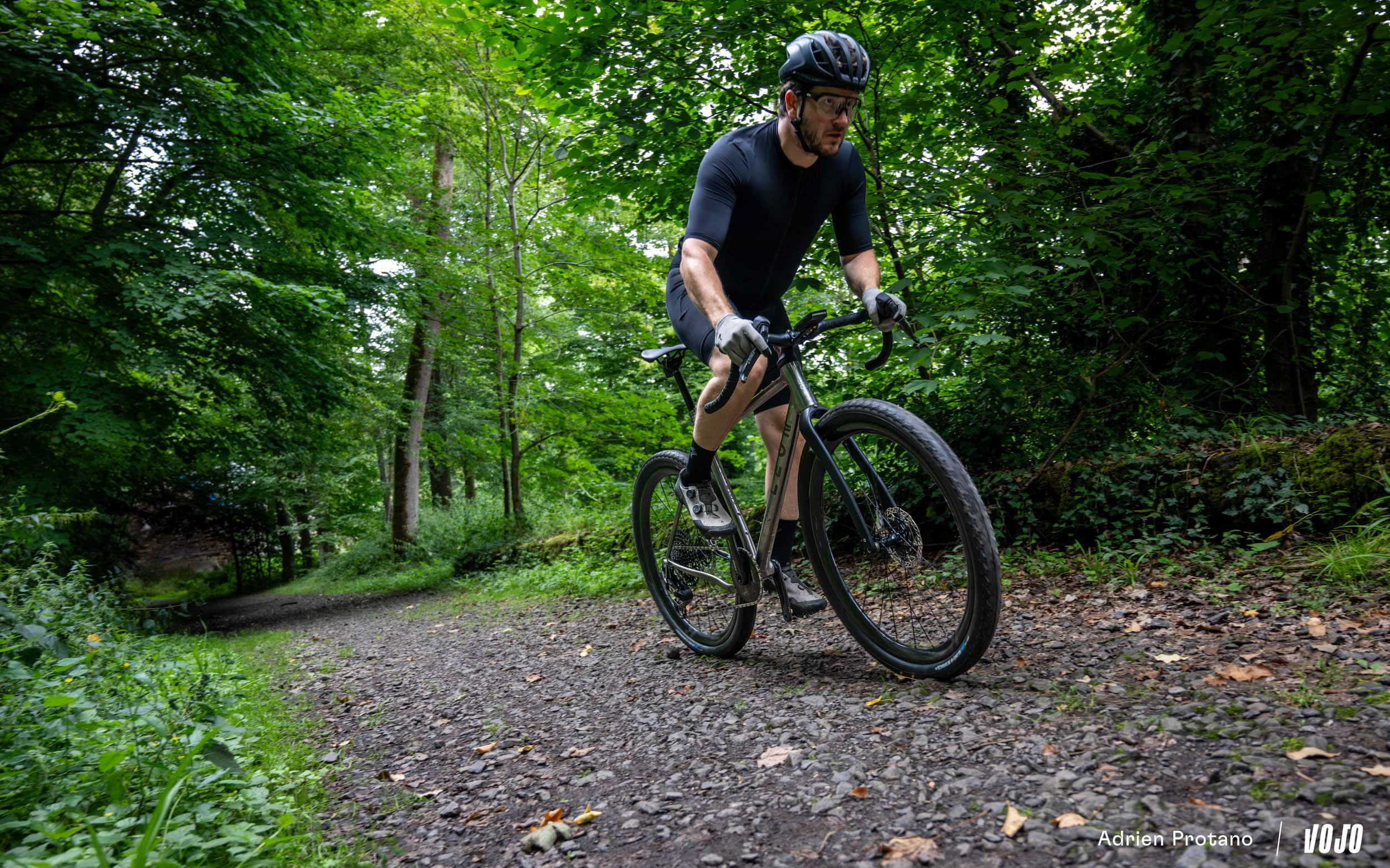 https://www.vojomag.nl/app/uploads/2025/08/Leon Larage Gravel 2025 test avis vojo VTTAE nouveaute A.Protano 4.jpg