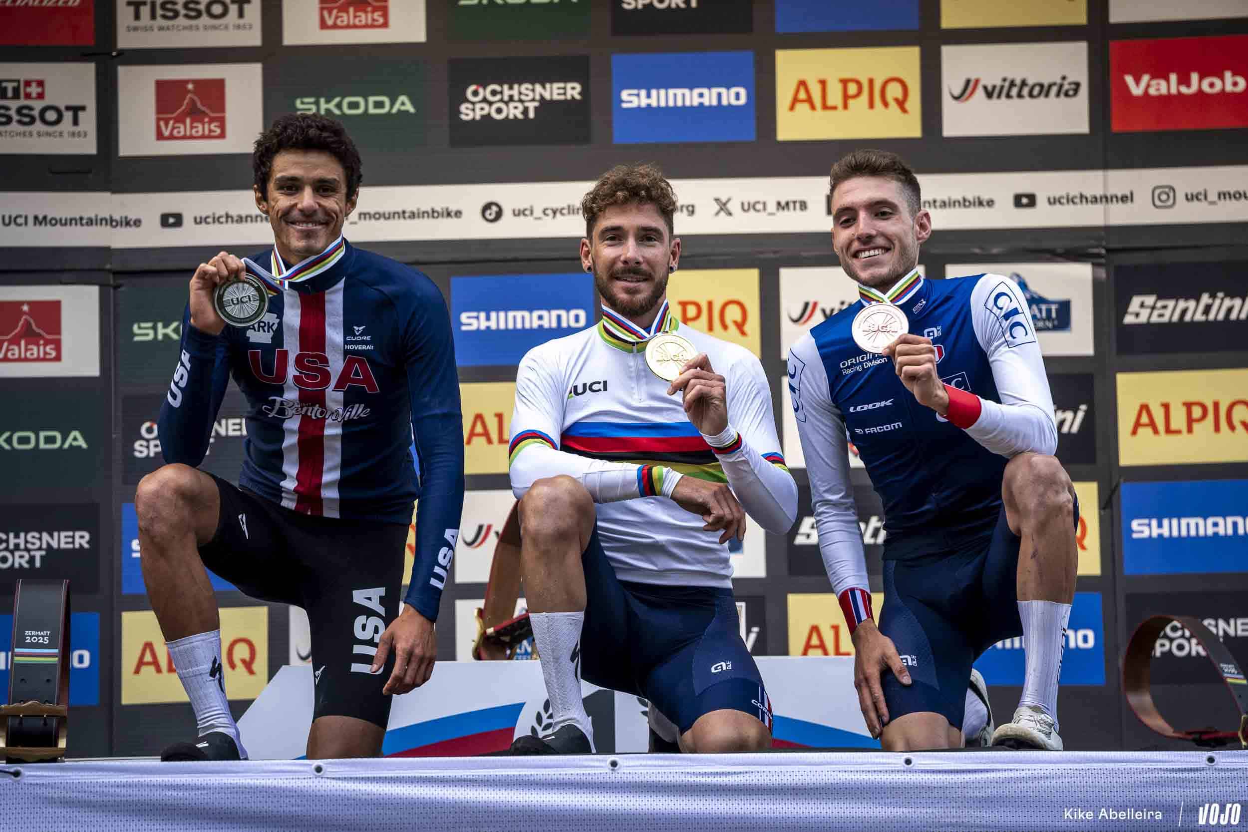 WK MTB Wallis 2025 | XCC mannen: Victor Koretzky verlengt wereldtitel na spannende sprint