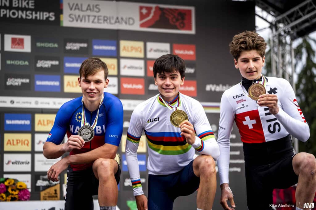 WK MTB Wallis 2025 | XCO Junioren: eerste wereldtitels voor Šerkezi en Teste
