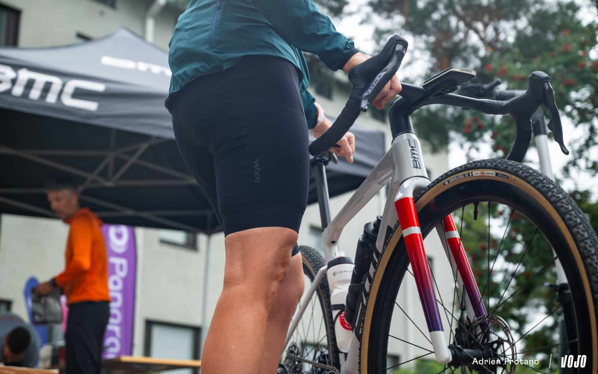 https://www.vojomag.nl/app/uploads/2025/09/Nordic Gravel Series Lathi Falling Leaves Gravel test avis comparaison Vojo nouveaute La Cluzaz A.Protano 1 10 2048x1280.jpg