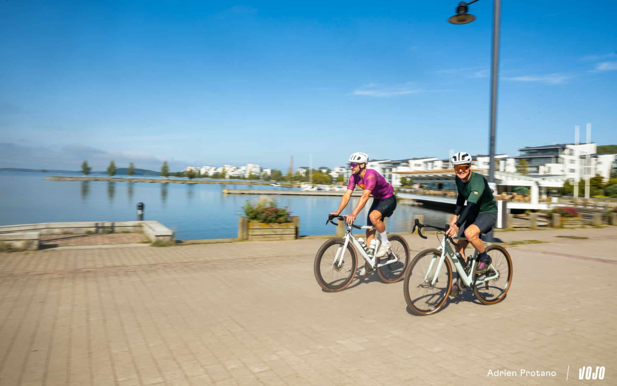 https://www.vojomag.nl/app/uploads/2025/09/Nordic Gravel Series Lathi Falling Leaves Gravel test avis comparaison Vojo nouveaute La Cluzaz A.Protano 1 26 2048x1280.jpg