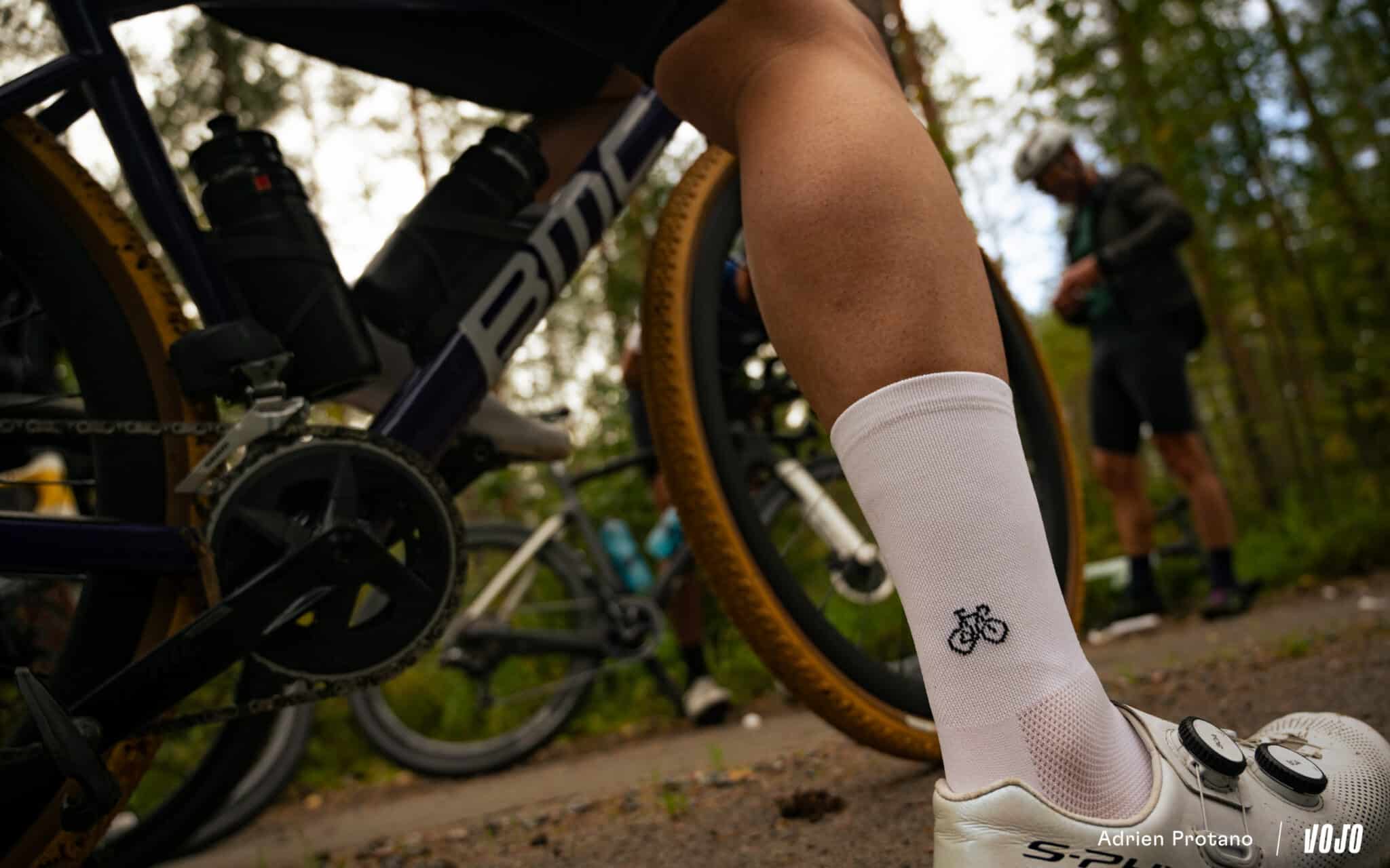 https://www.vojomag.nl/app/uploads/2025/09/Nordic Gravel Series Lathi Falling Leaves Gravel test avis comparaison Vojo nouveaute La Cluzaz A.Protano 1 26 2048x1280.jpg