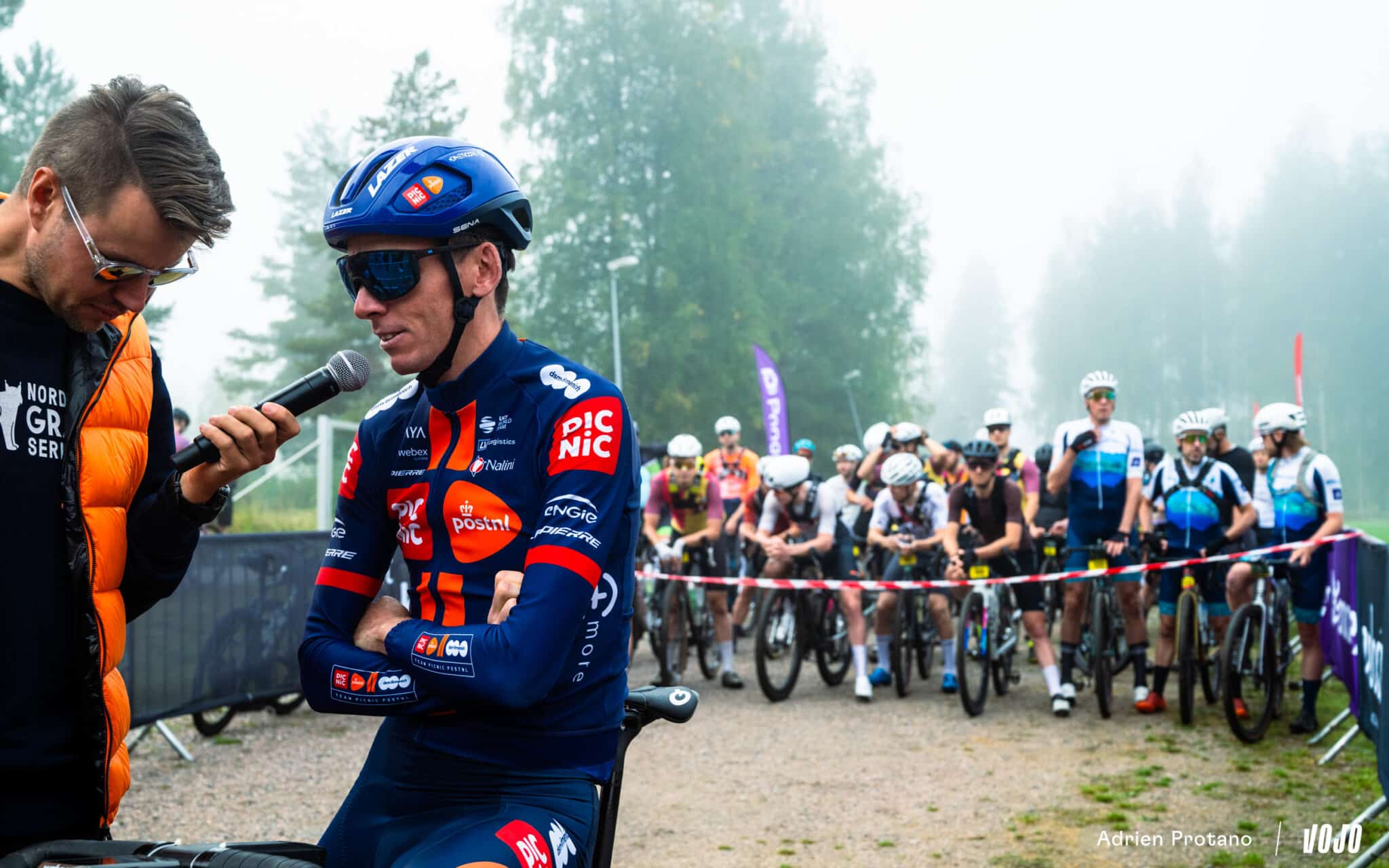 https://www.vojomag.nl/app/uploads/2025/09/Nordic Gravel Series Lathi Falling Leaves Gravel test avis comparaison Vojo nouveaute La Cluzaz A.Protano 1 40 2048x1280.jpg