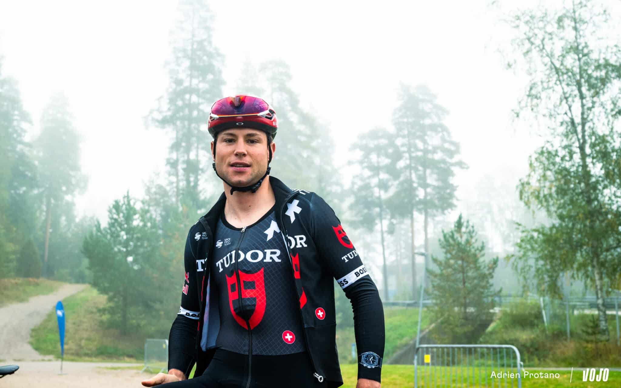 https://www.vojomag.nl/app/uploads/2025/09/Nordic Gravel Series Lathi Falling Leaves Gravel test avis comparaison Vojo nouveaute La Cluzaz A.Protano 1 40 2048x1280.jpg