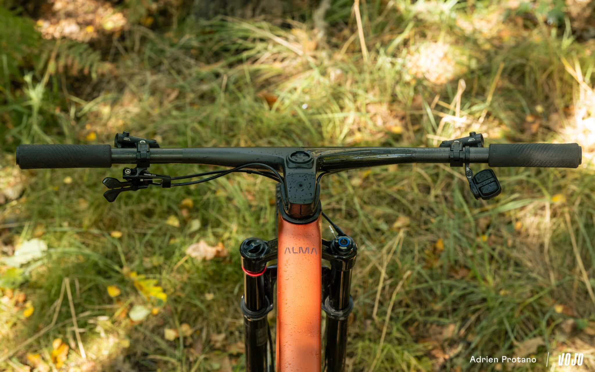 https://www.vojomag.nl/app/uploads/2025/09/Orbea Alma 2025 test avis Vojo nouveaute A.Protano 38 2048x1280.jpg
