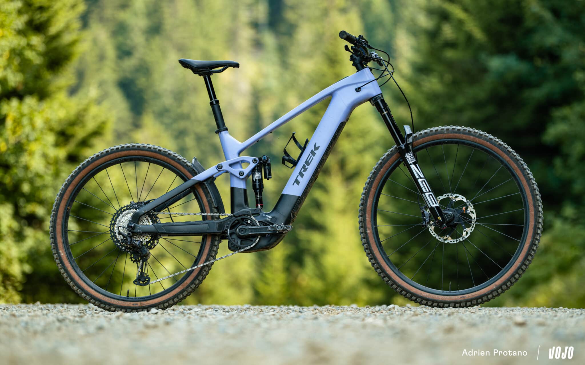 https://www.vojomag.nl/app/uploads/2025/09/Trek Rail 2025 E bike VTTAE All mountain Enduro test avis comparaison Vojo nouveaute La Cluzaz A.Protano 1 2048x1280.jpg
