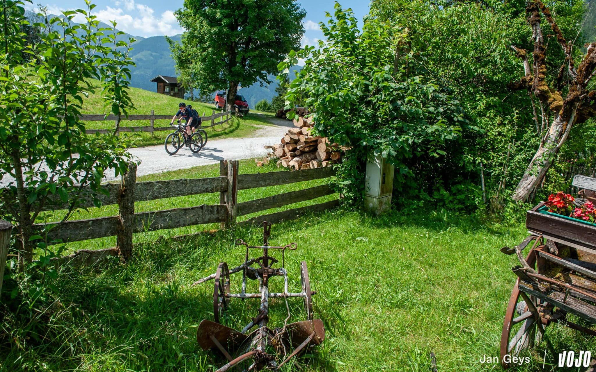 https://www.vojomag.nl/app/uploads/2025/09/alpentour trophy 2025 stage 3 reiteralm copyright jan geys vojomag 11 2048x1280.jpg