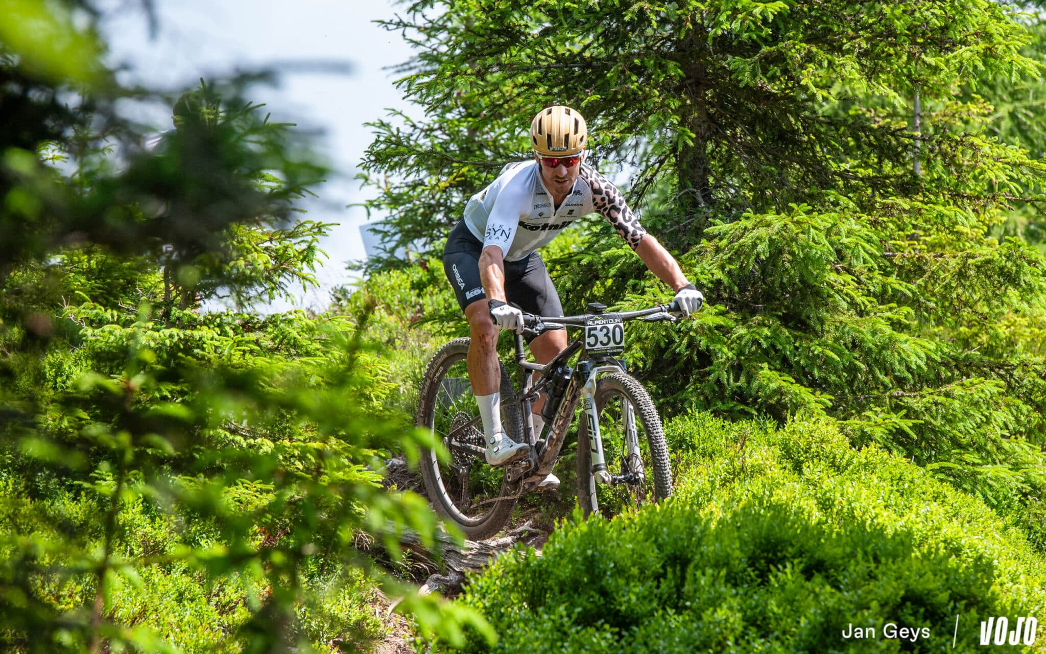 https://www.vojomag.nl/app/uploads/2025/09/alpentour trophy 2025 stage 2 dachstein copyright jan geys vojomag 202 2048x1280.jpg