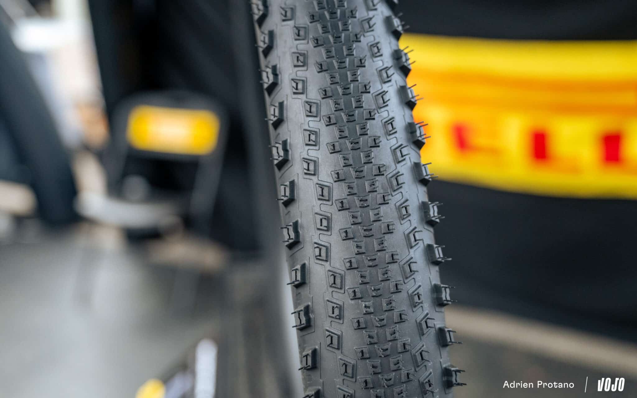 https://www.vojomag.nl/app/uploads/2025/10/Roc dAzur 2025 gravel VTT salon test avis comparaison Vojo A.Protano 1 109 2048x1280.jpg